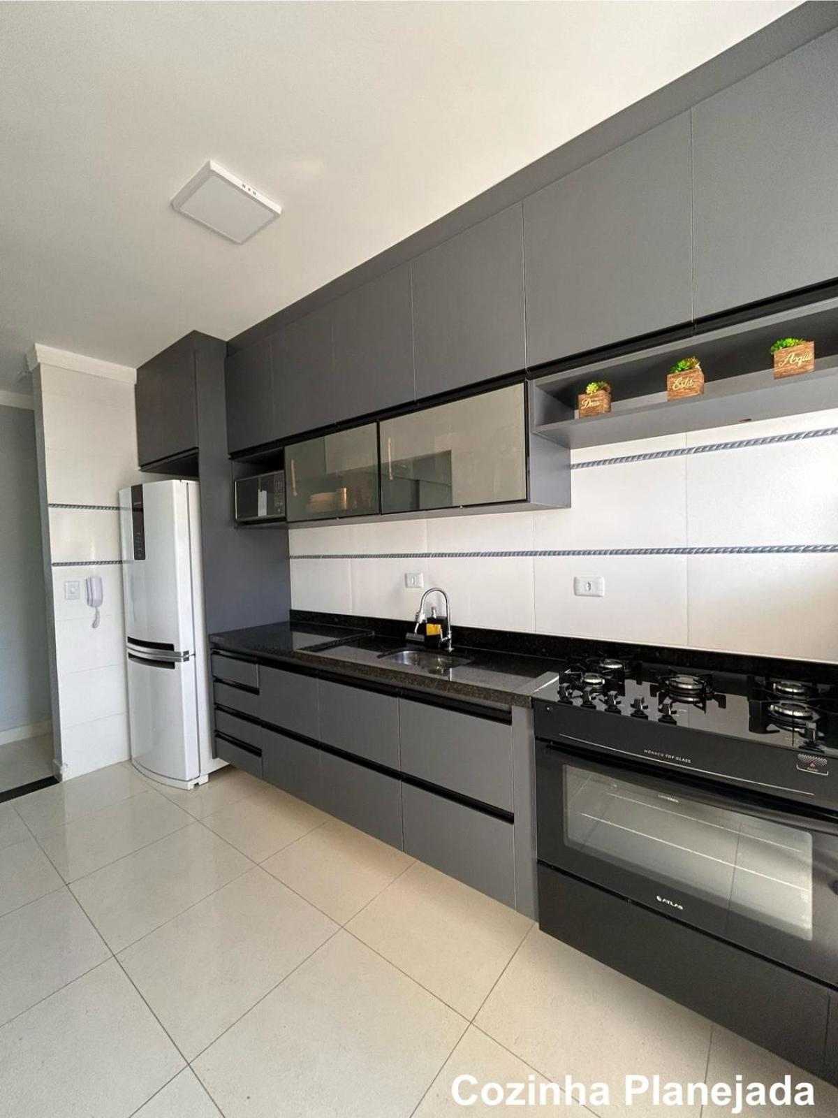 APTO BEIRA MAR - ACONCHEGANTE _ VARANDA GOURMET - WIFI - NETFLIX - TV A CABO - PRAIA GRANDE