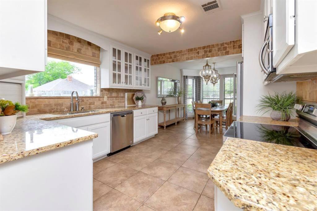 Grapevine Oasis, with Pool - Property Image 9