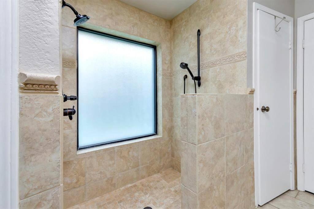 Grapevine Oasis, with Pool - Property Image 3