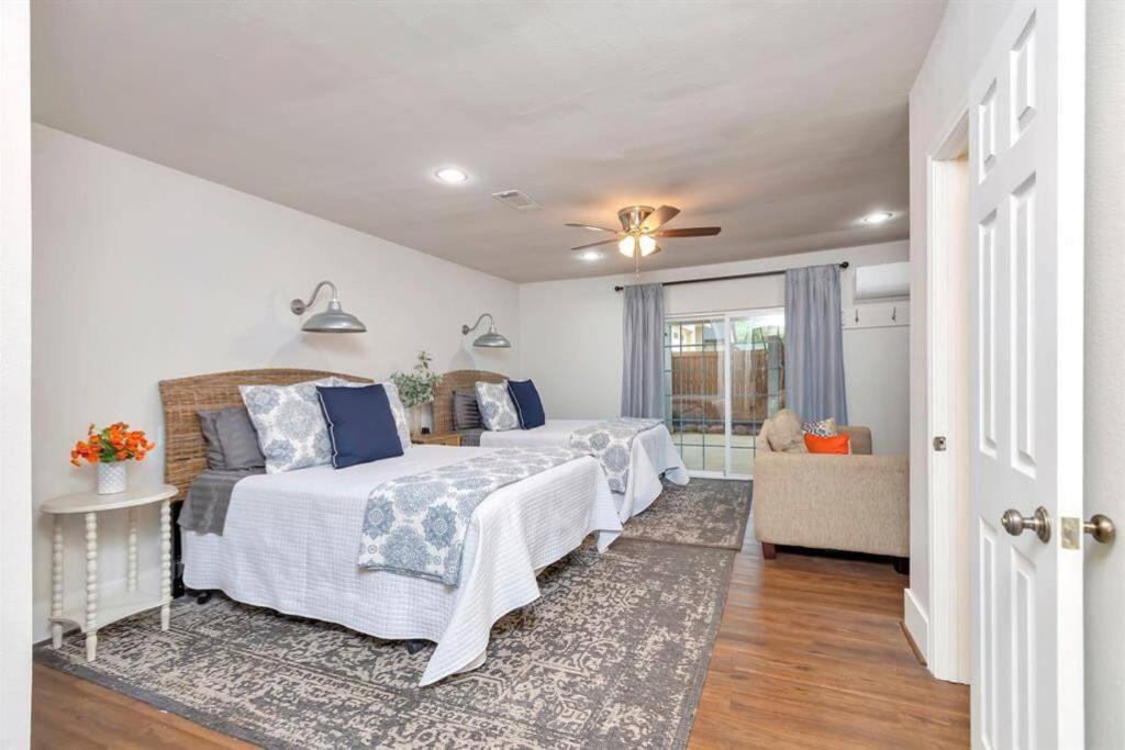 Grapevine Oasis, with Pool - Property Image 4