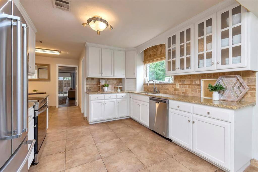 Grapevine Oasis, with Pool - Property Image 16
