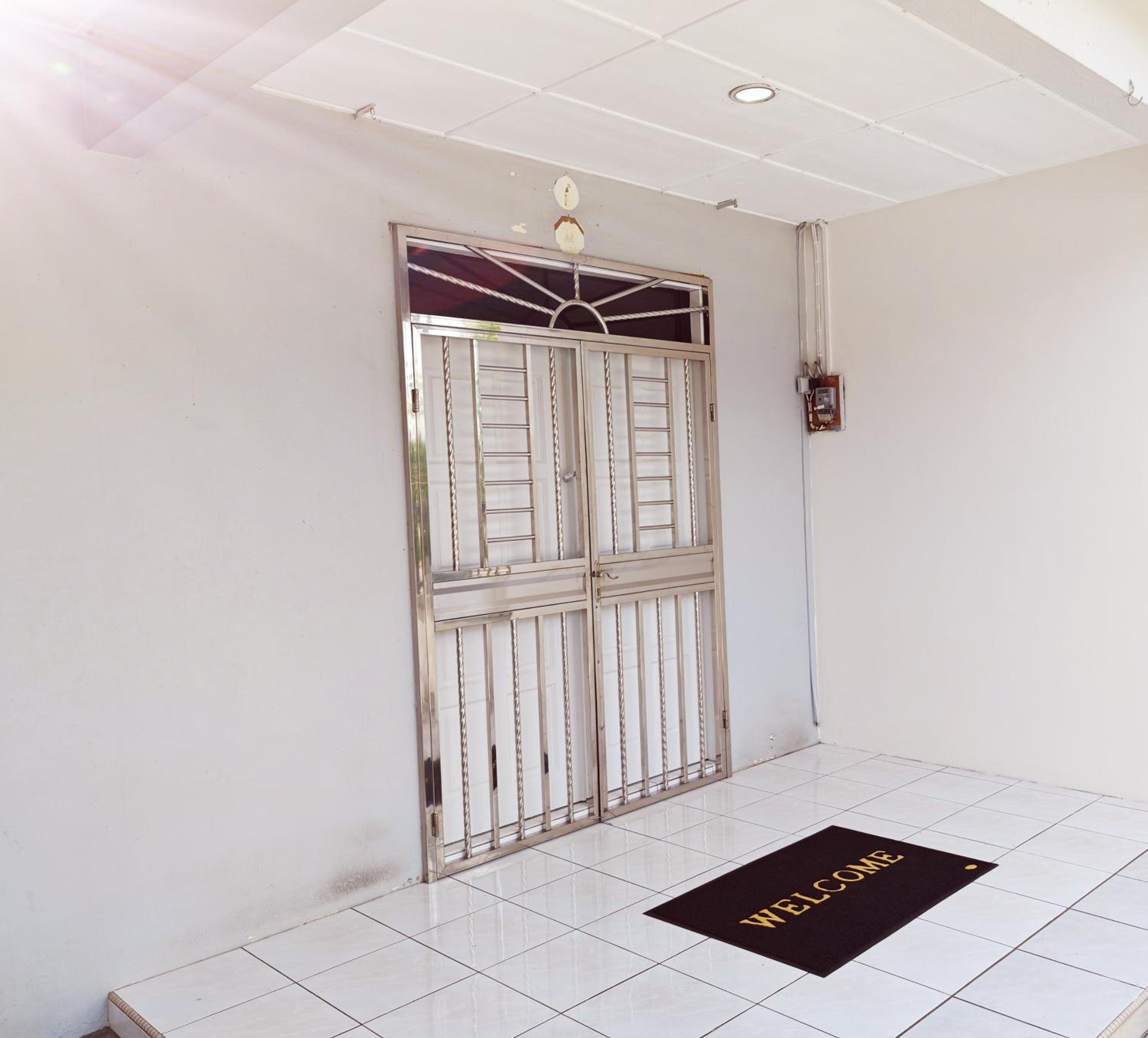 Richmond Residence photo 2