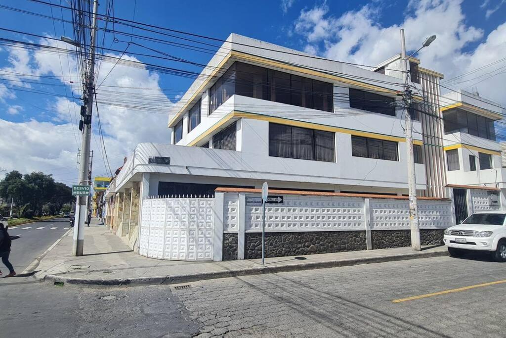 Hotel Departamento Amplio con todo lo necesario - Image 1