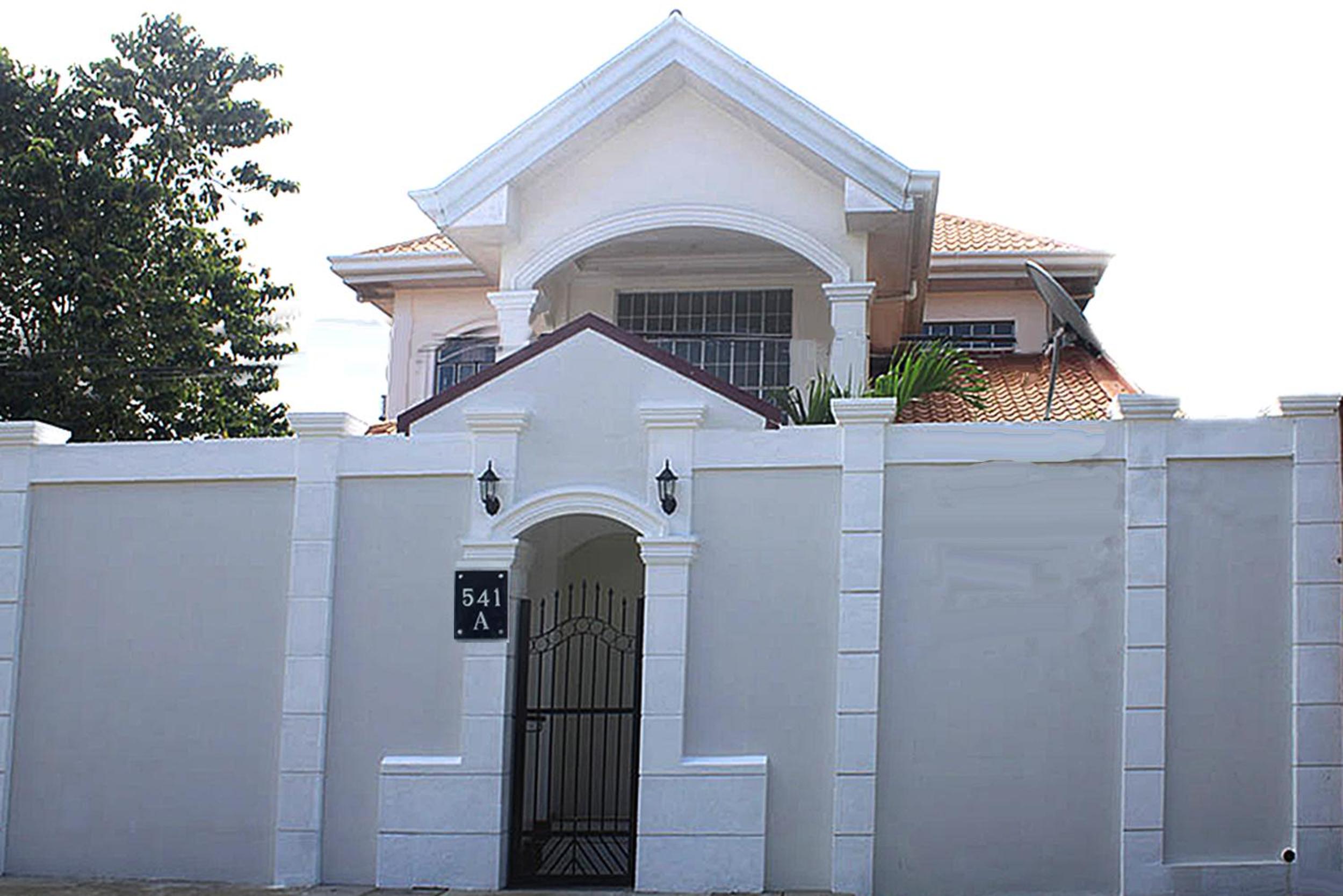 Leizel's Bed & Breakfast view 2