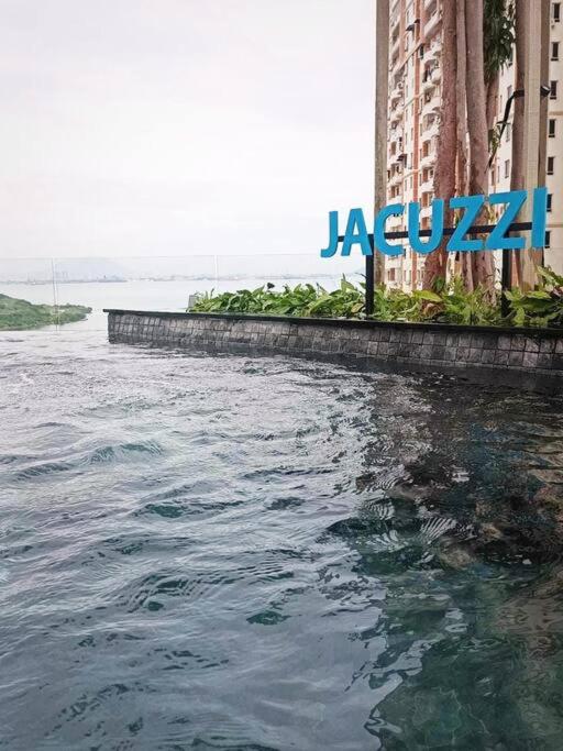 Romantic Sea View @ Urban Suite