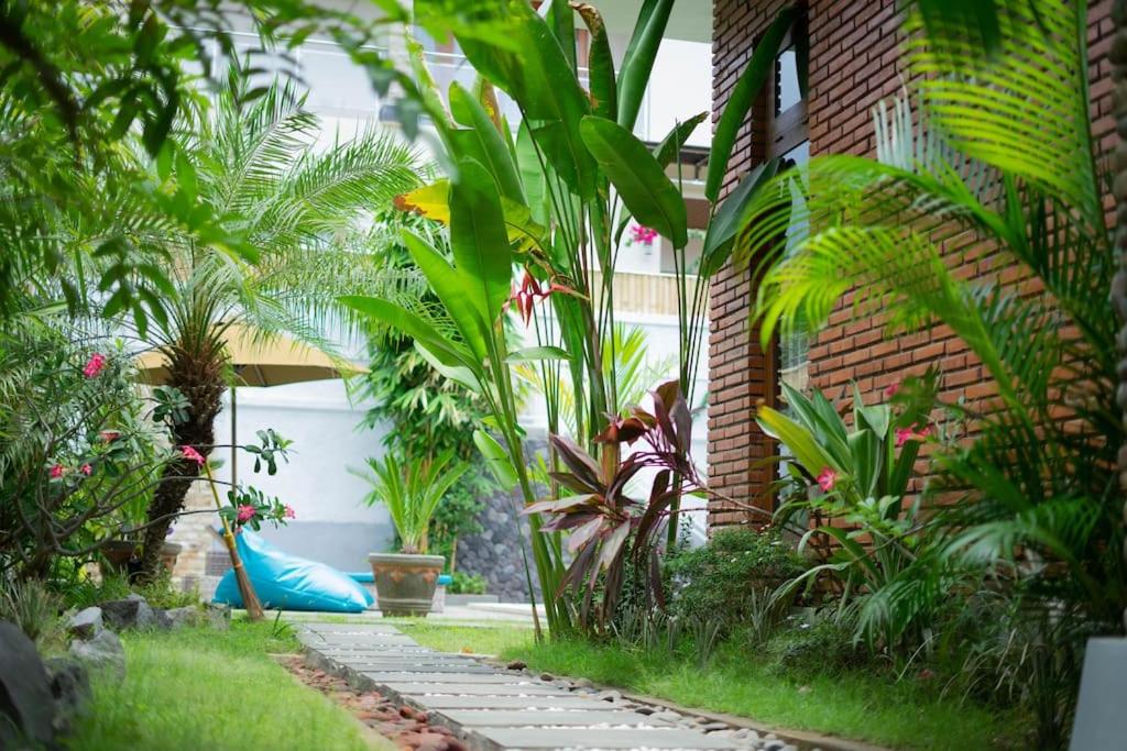 Dani Vila, 2BR, Pool, enclosed kitchen and living area at Buleleng, North Bali view 2