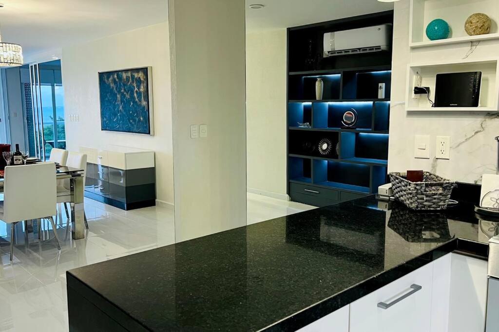 LUXURY CONDO BEACHFRONT