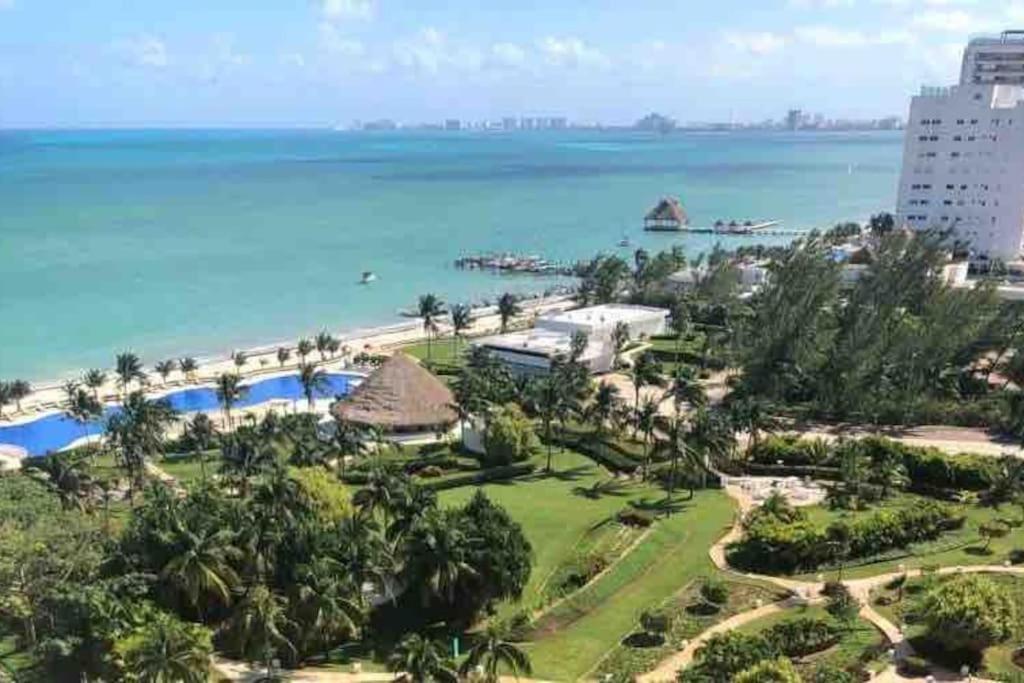 LUXURY CONDO BEACHFRONT