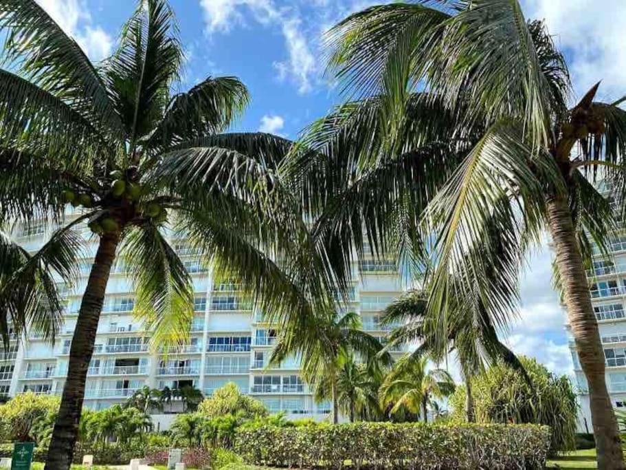 LUXURY CONDO BEACHFRONT