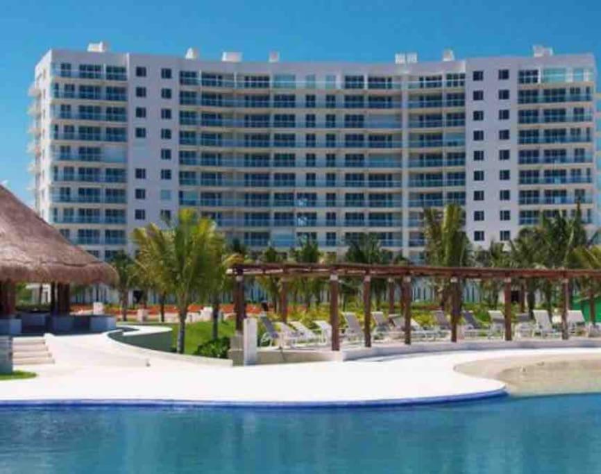 LUXURY CONDO BEACHFRONT