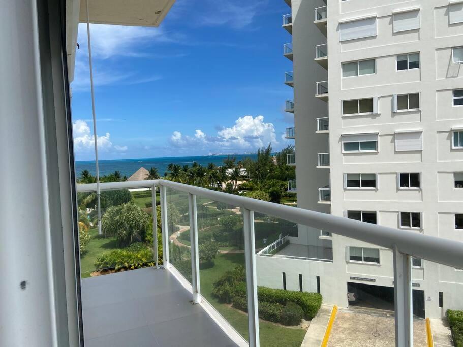LUXURY CONDO BEACHFRONT