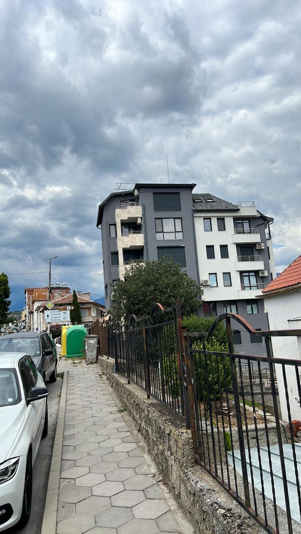 Sky Hills Apartment