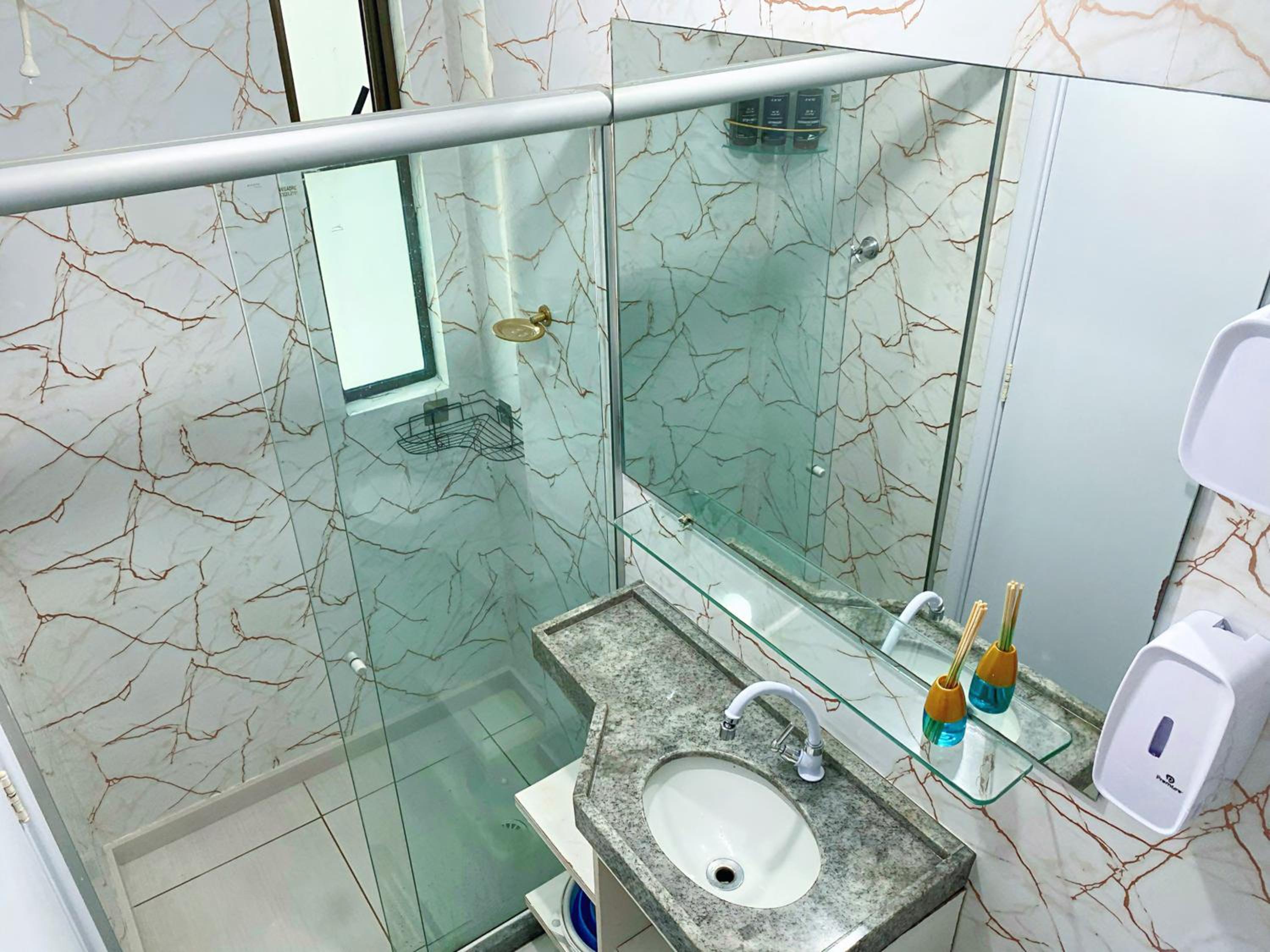 FLAT Praia Boa Viagem - Piscina no ROFTOP - Garagem & WIFI - REFORMADO - Ar condicionado - 24H CHECK IN - Shopping Recife - Enxoval Incluso
