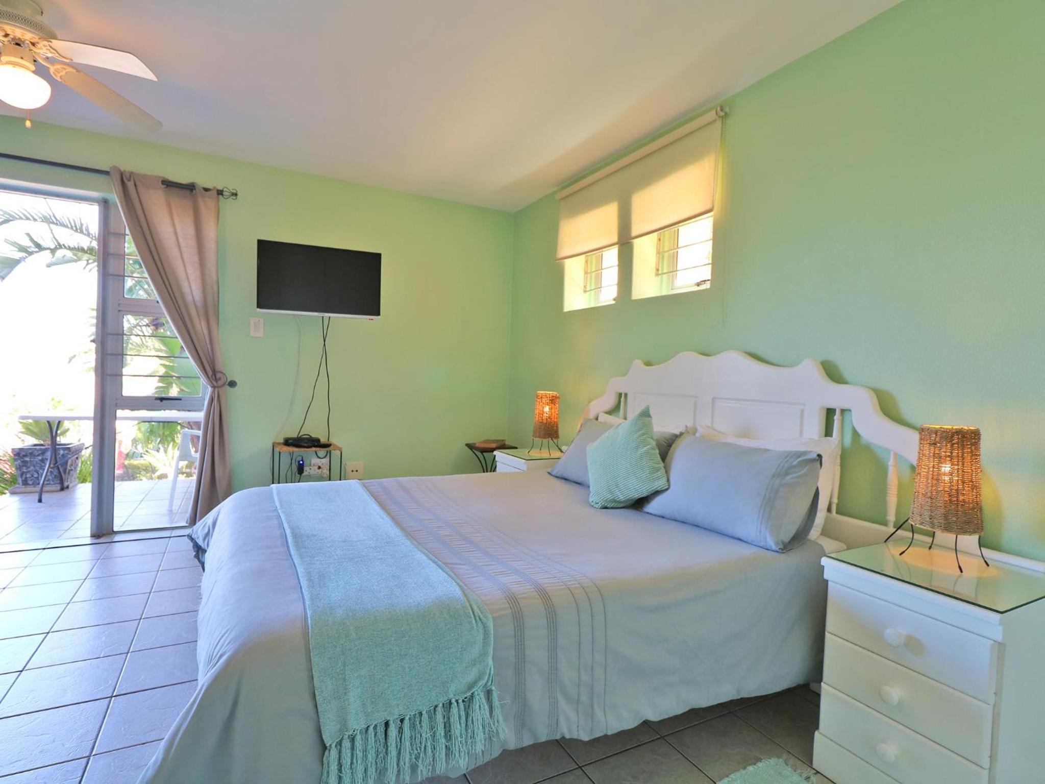 Pool Side Cottage, sleeps 2, Views and pool! view 2