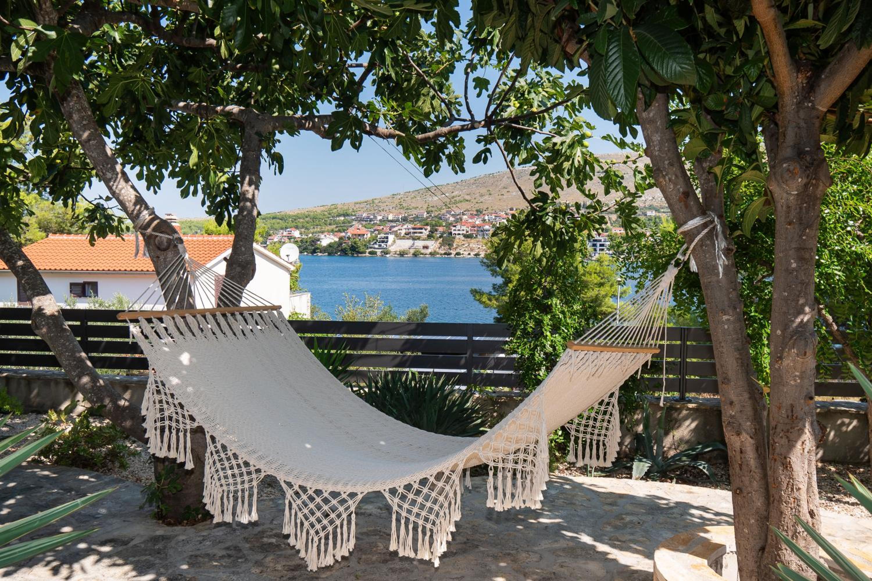 Villa Gjardini - Sparadici view 2