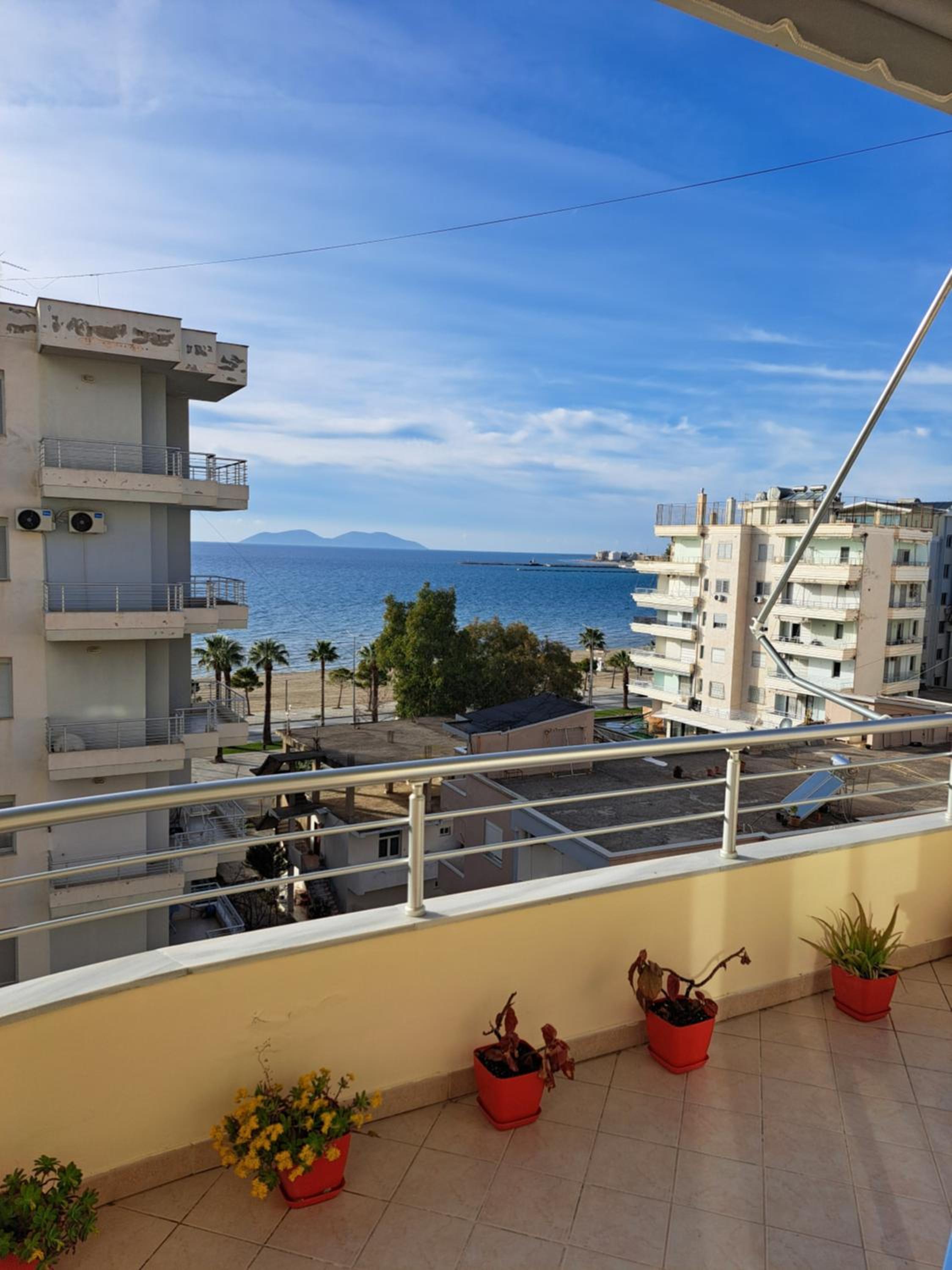 JOHNNY APARTAMENT VLORE