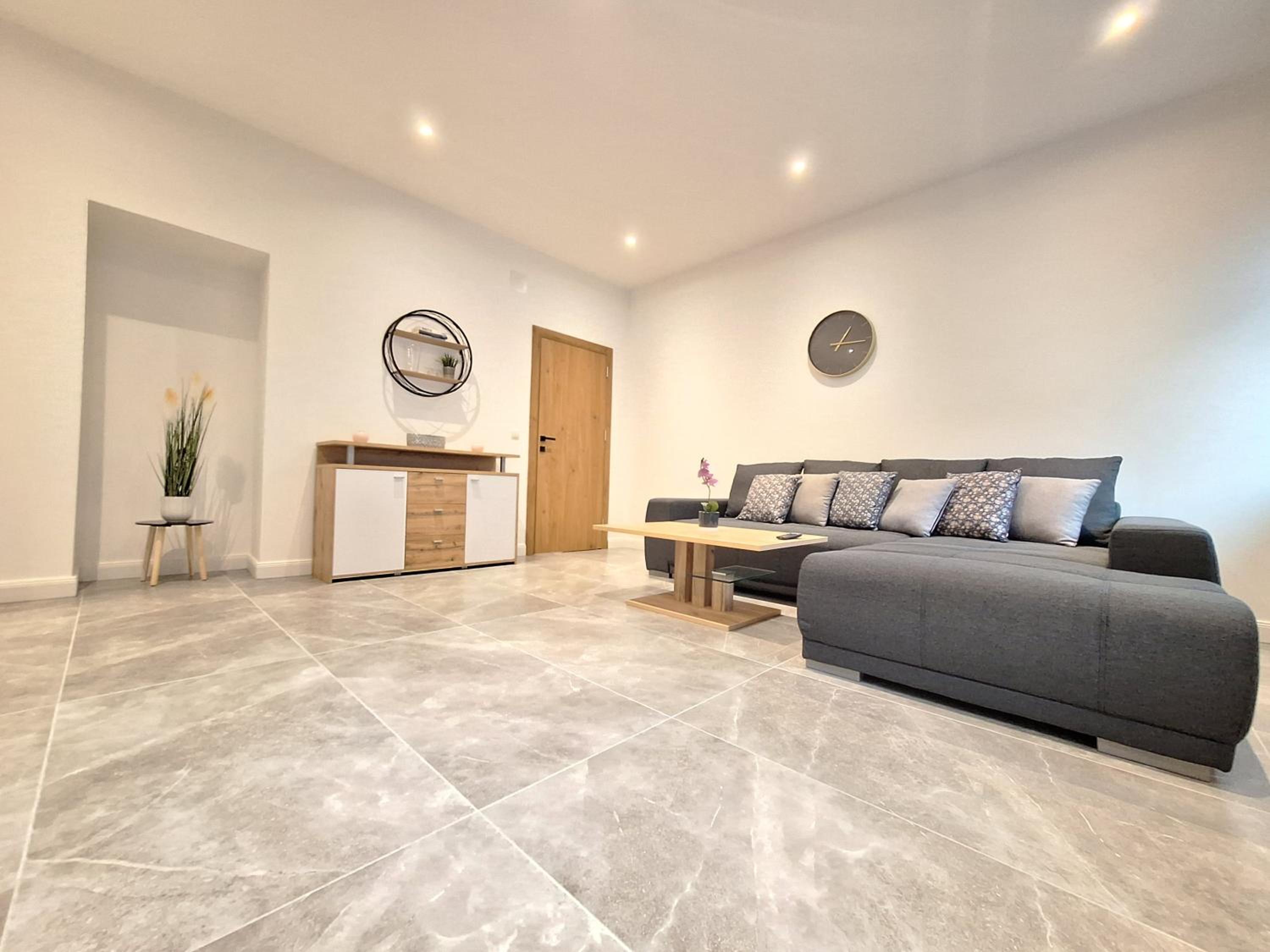 Quiet apartment near Vienna - 60m2 - 24h check-in - for business and family