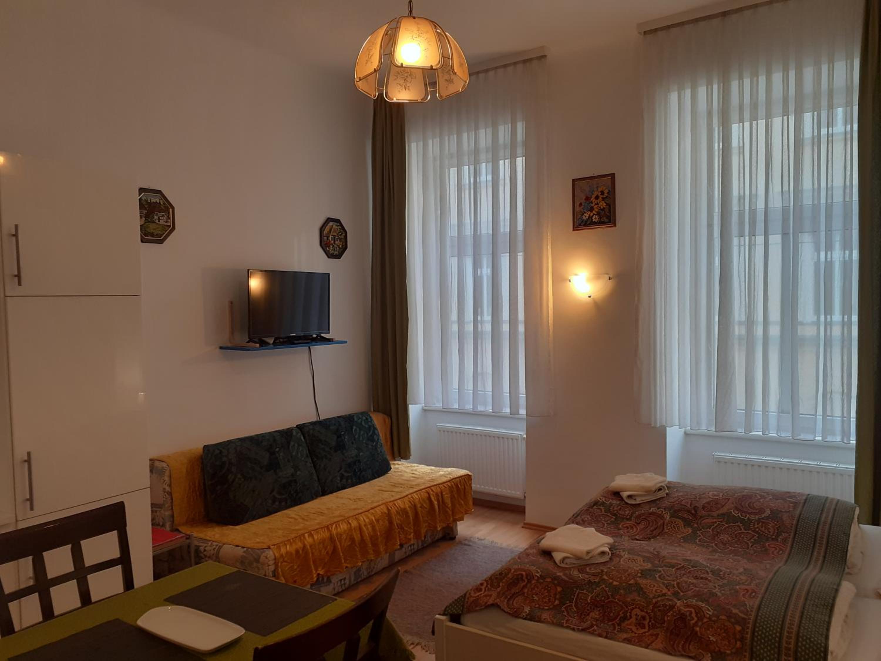 HappyHostel