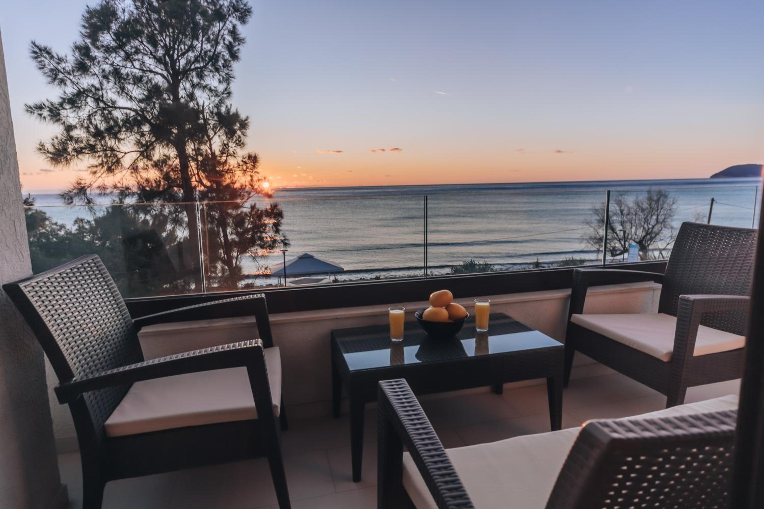 Apartments Kuce Lekovica Beach & snack bar- Bistro