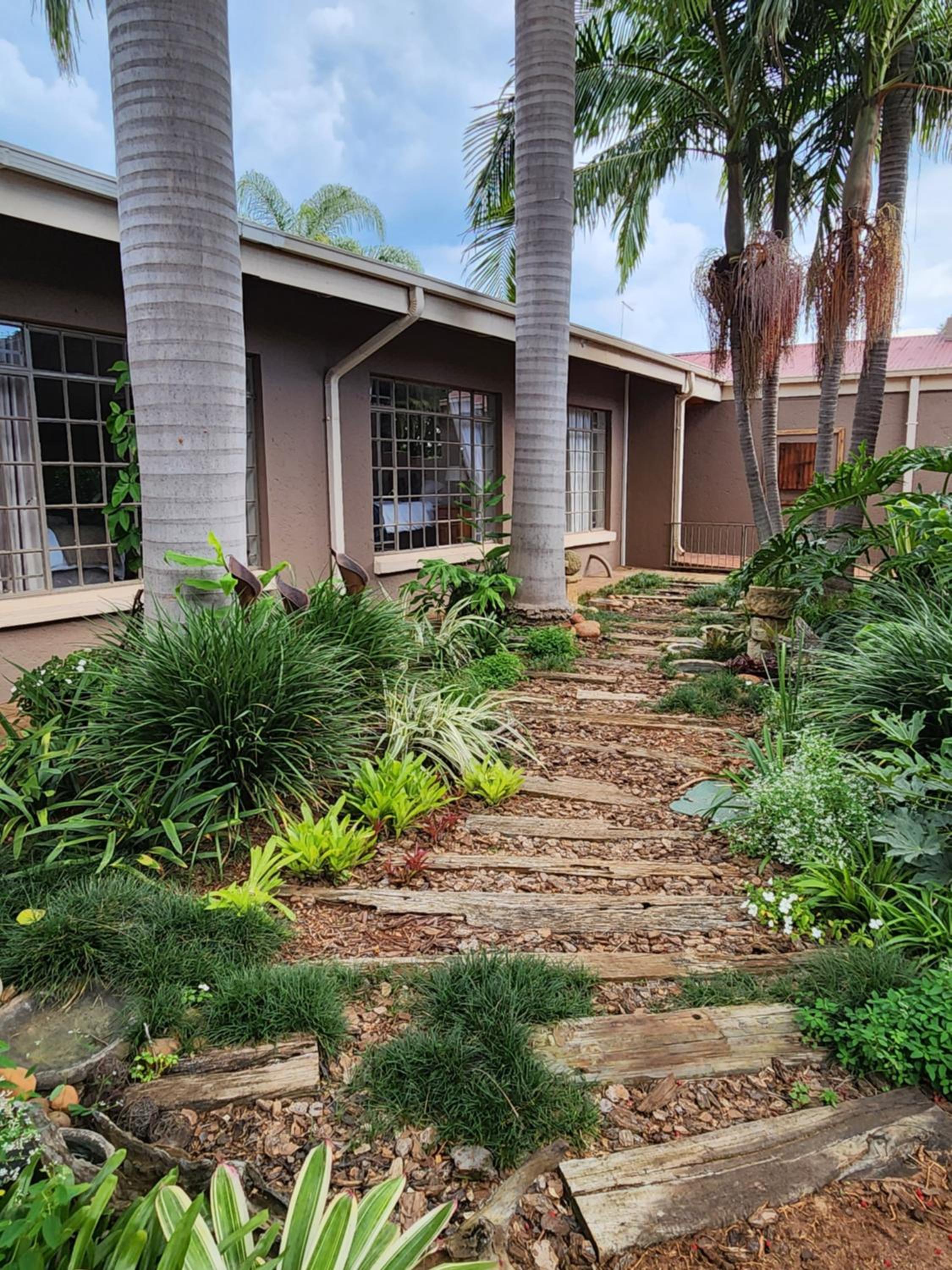 Bendor Garden Flat view 3