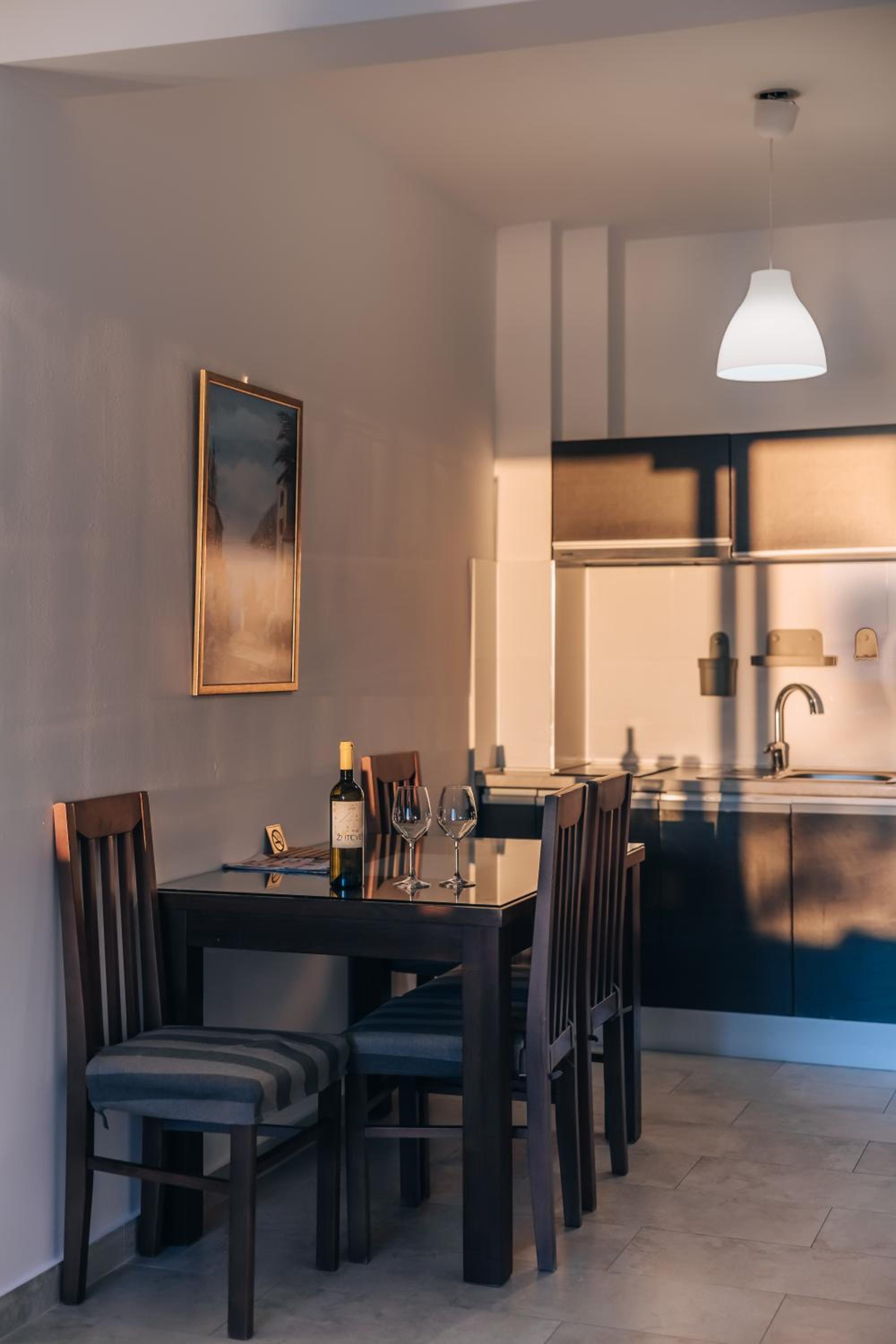 Apartments Kuce Lekovica Beach & snack bar- Bistro