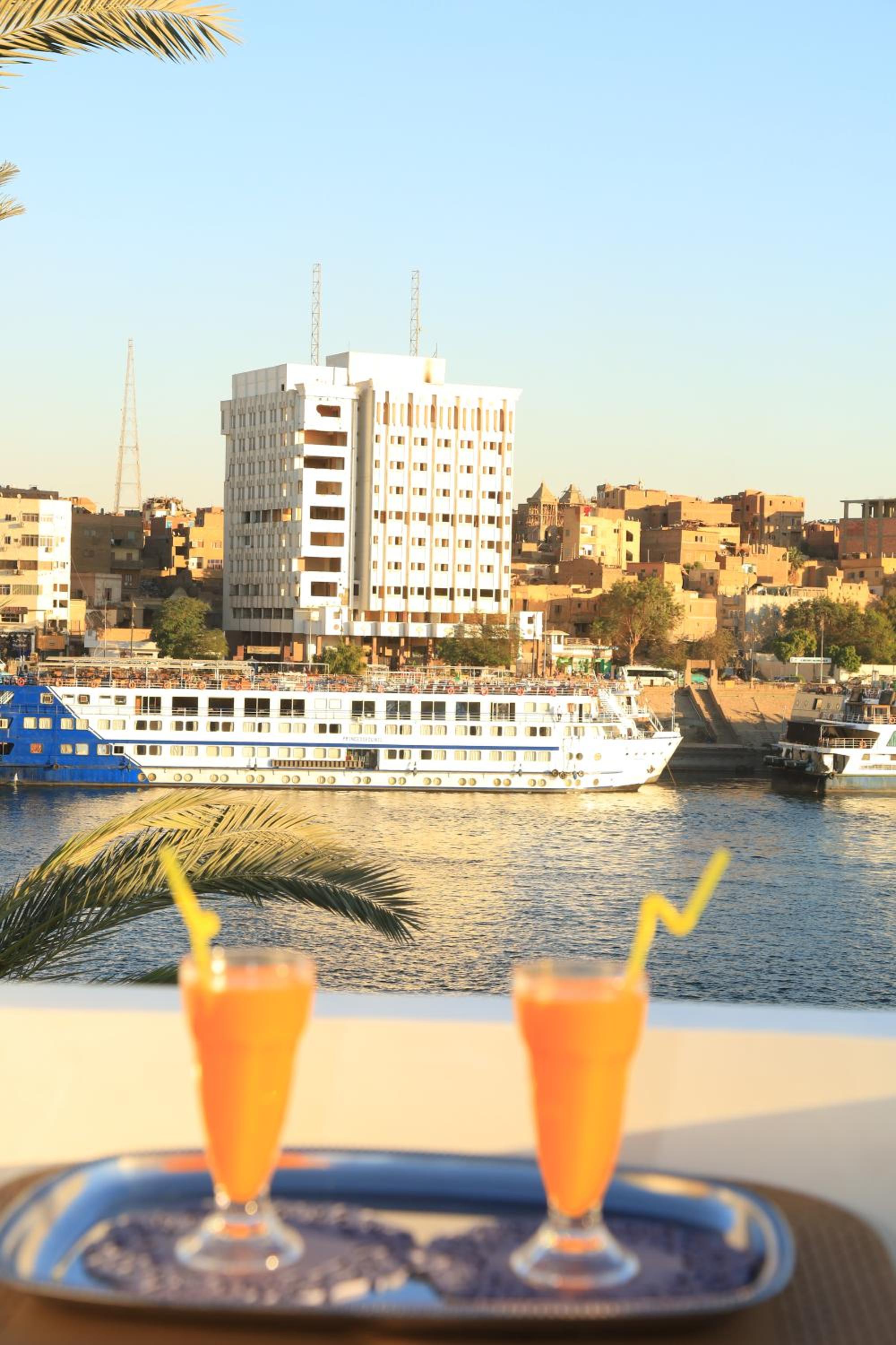 Hotel Crystala guest house - Image 1