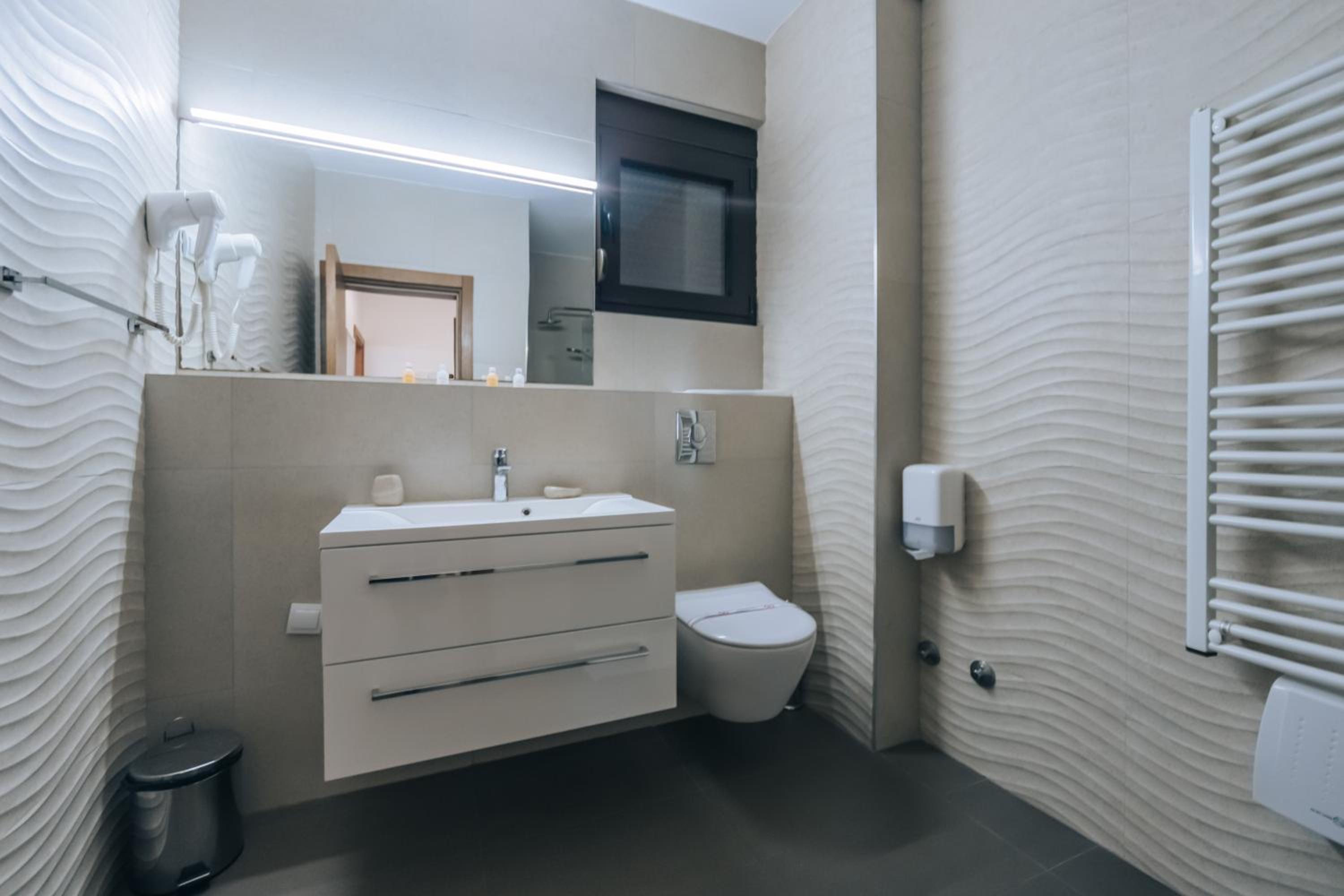 Apartments Kuce Lekovica Beach & snack bar- Bistro