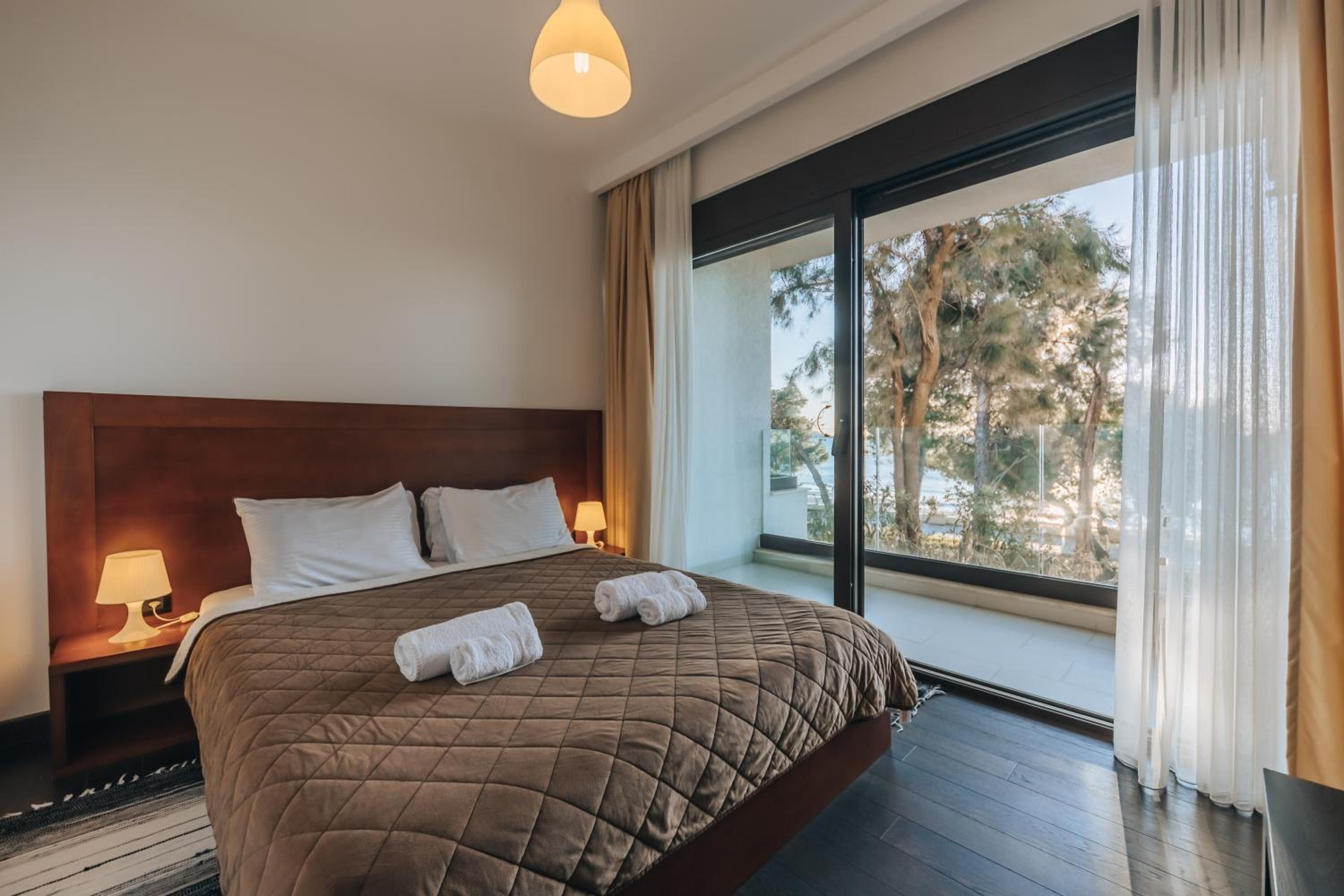 Apartments Kuce Lekovica Beach & snack bar- Bistro