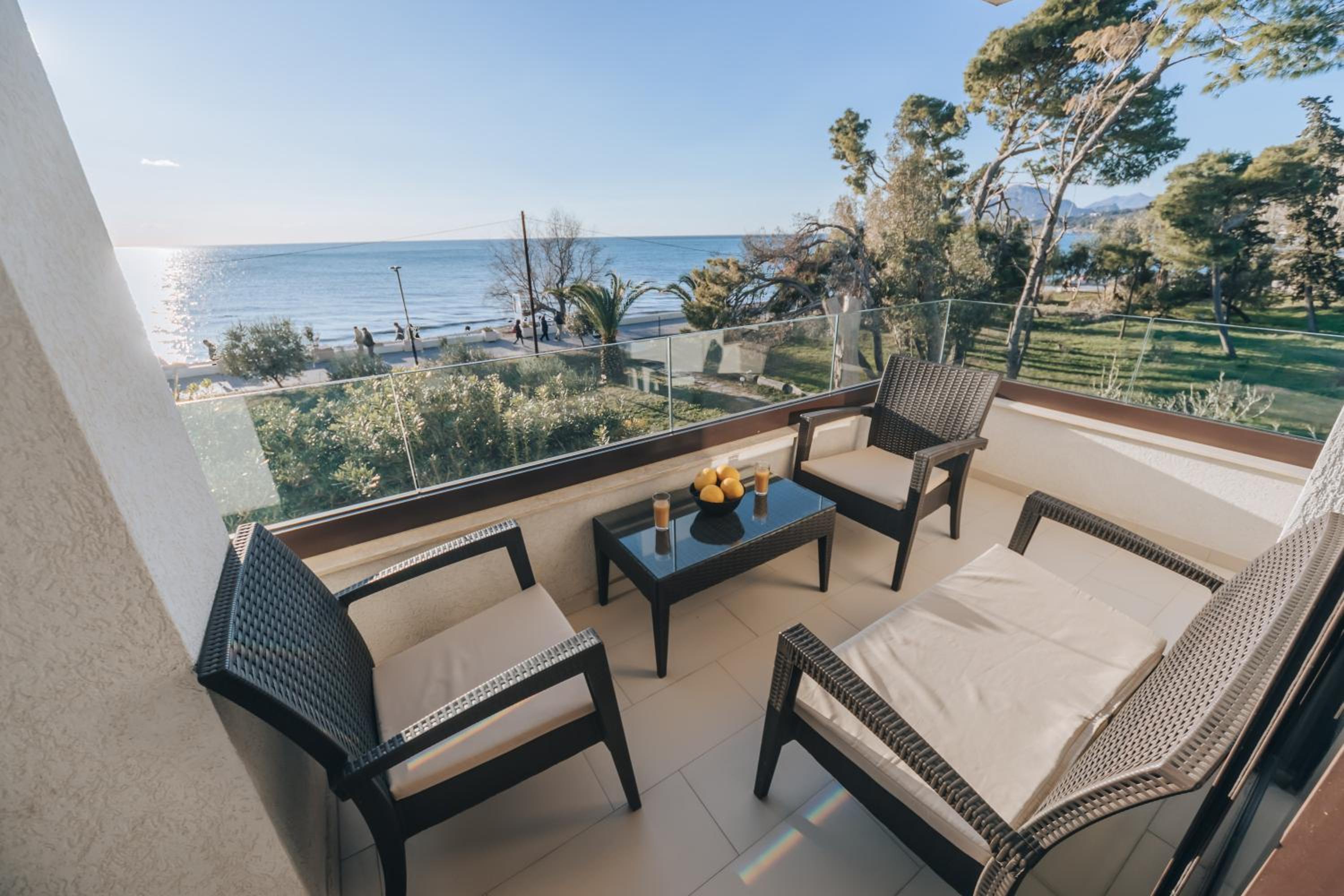 Apartments Kuce Lekovica Beach & snack bar- Bistro