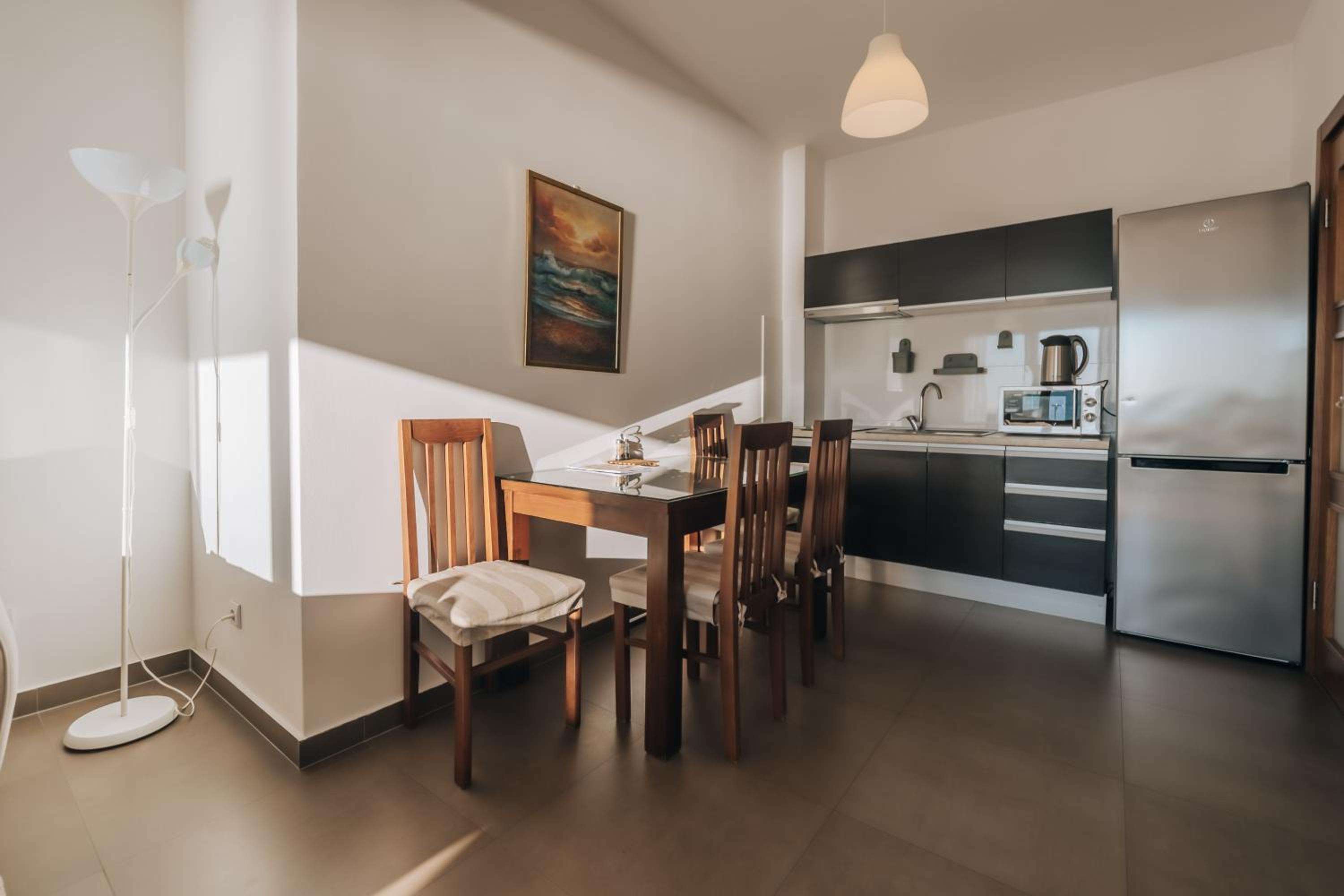 Apartments Kuce Lekovica Beach & snack bar- Bistro