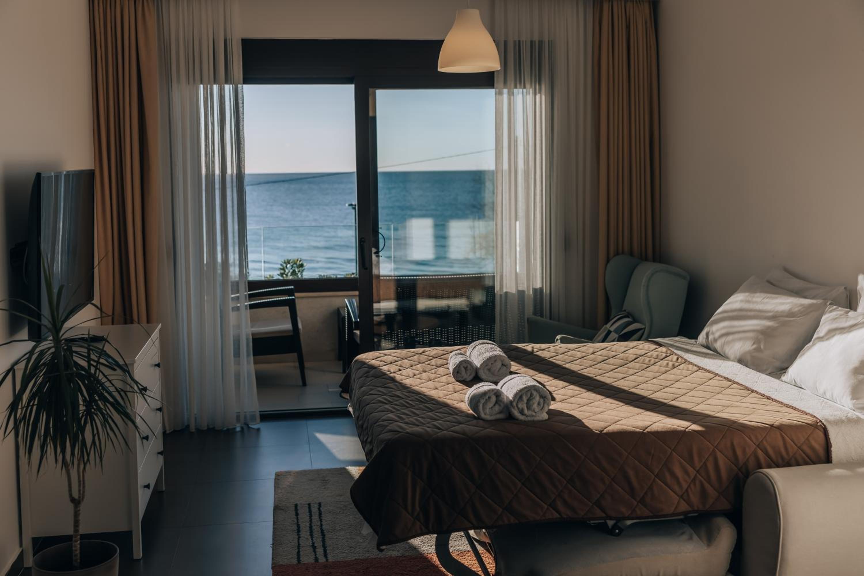 Apartments Kuce Lekovica Beach & snack bar- Bistro