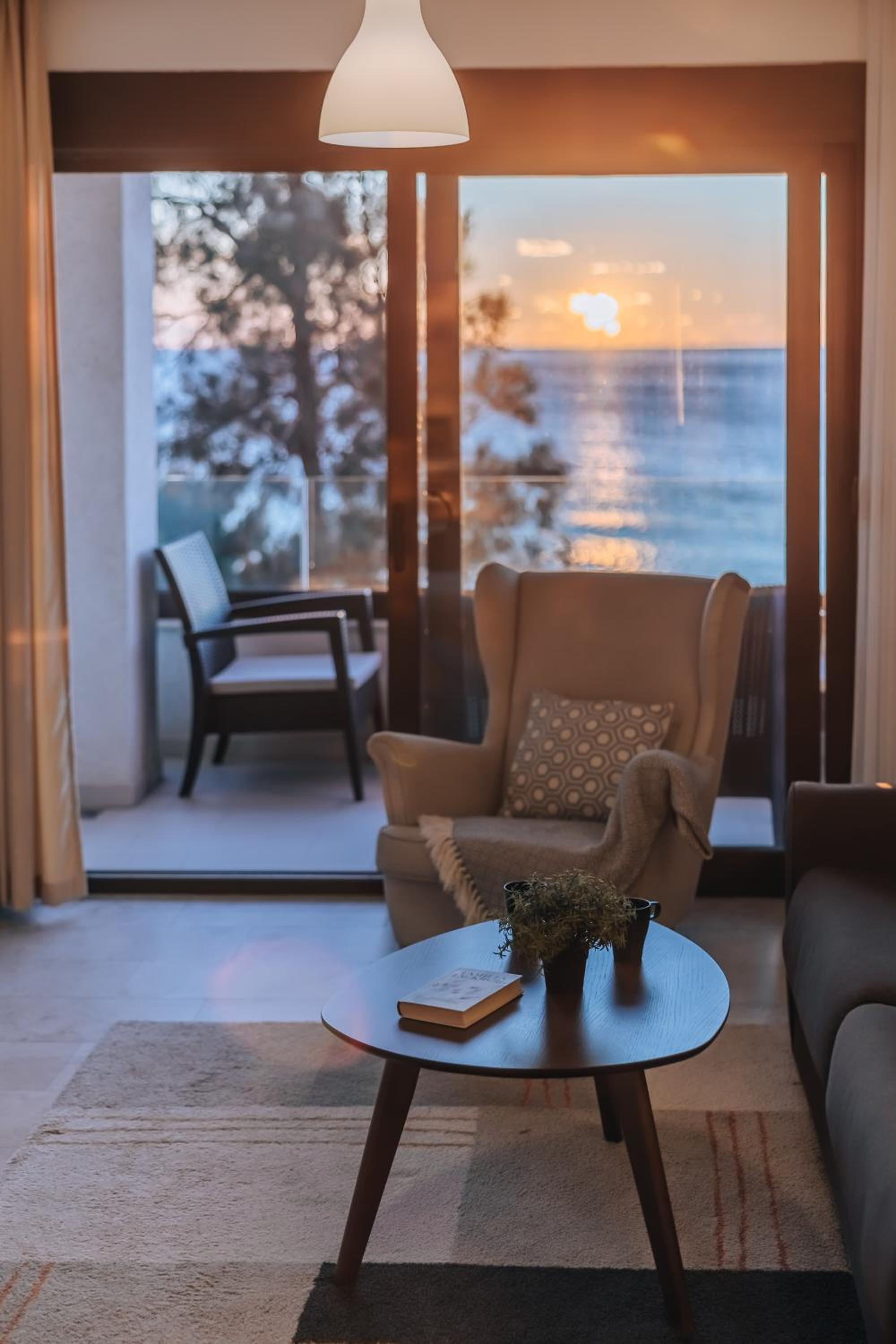 Apartments Kuce Lekovica Beach & snack bar- Bistro