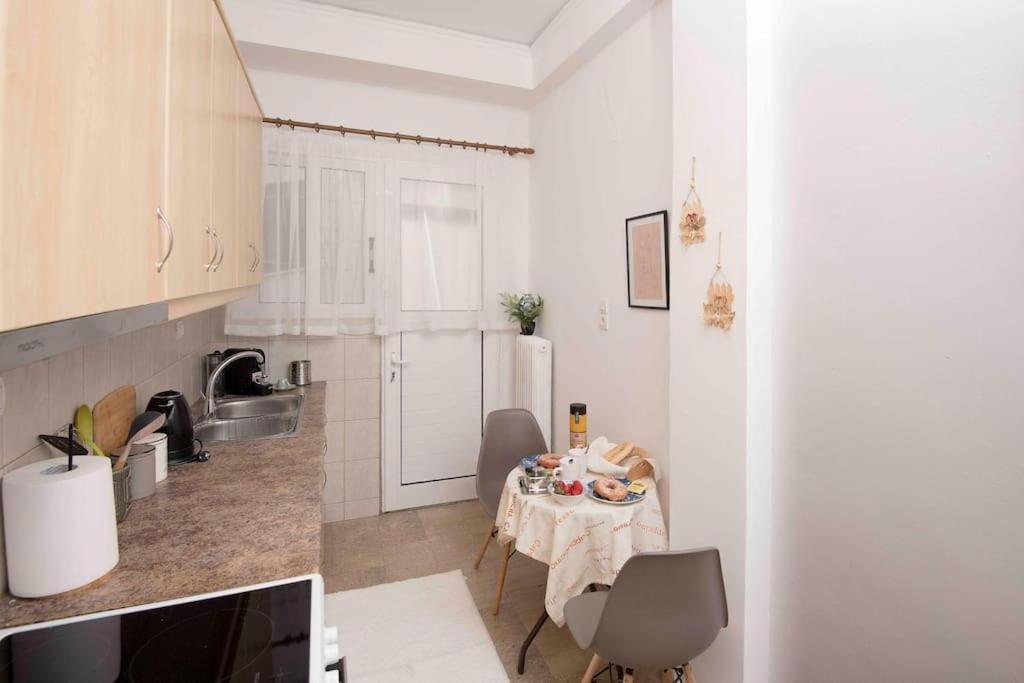 Lovely,central, spacious 2-bedrooms apartment photo 2