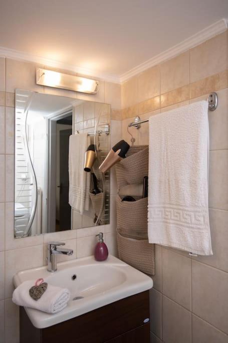 Lovely,central, spacious 2-bedrooms apartment