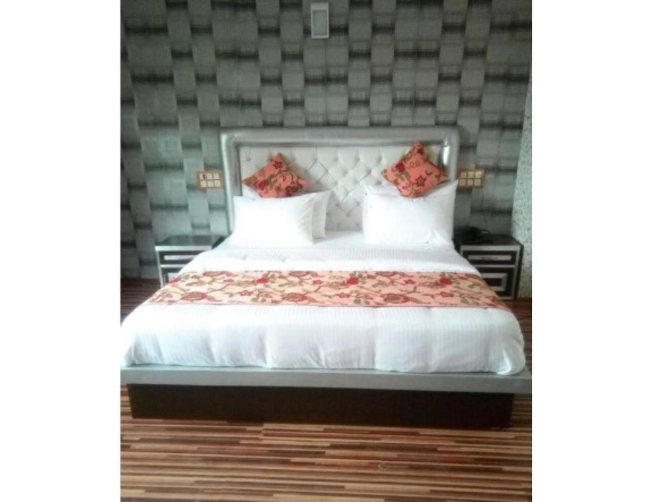 Hotel Taj Residency, Srinagar view 2