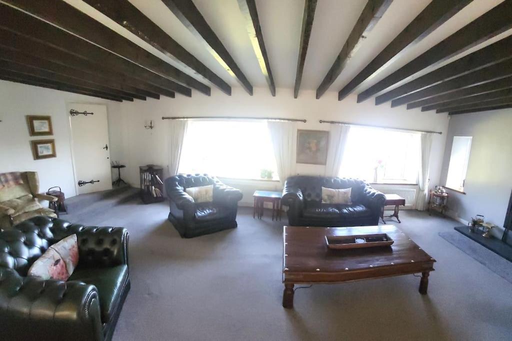 Beach Cottage, with stunning views view 5