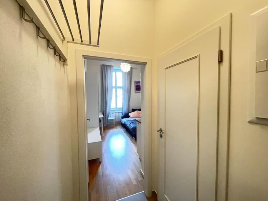 Cosy apartment on metro Muzeum - Grand Canyon
