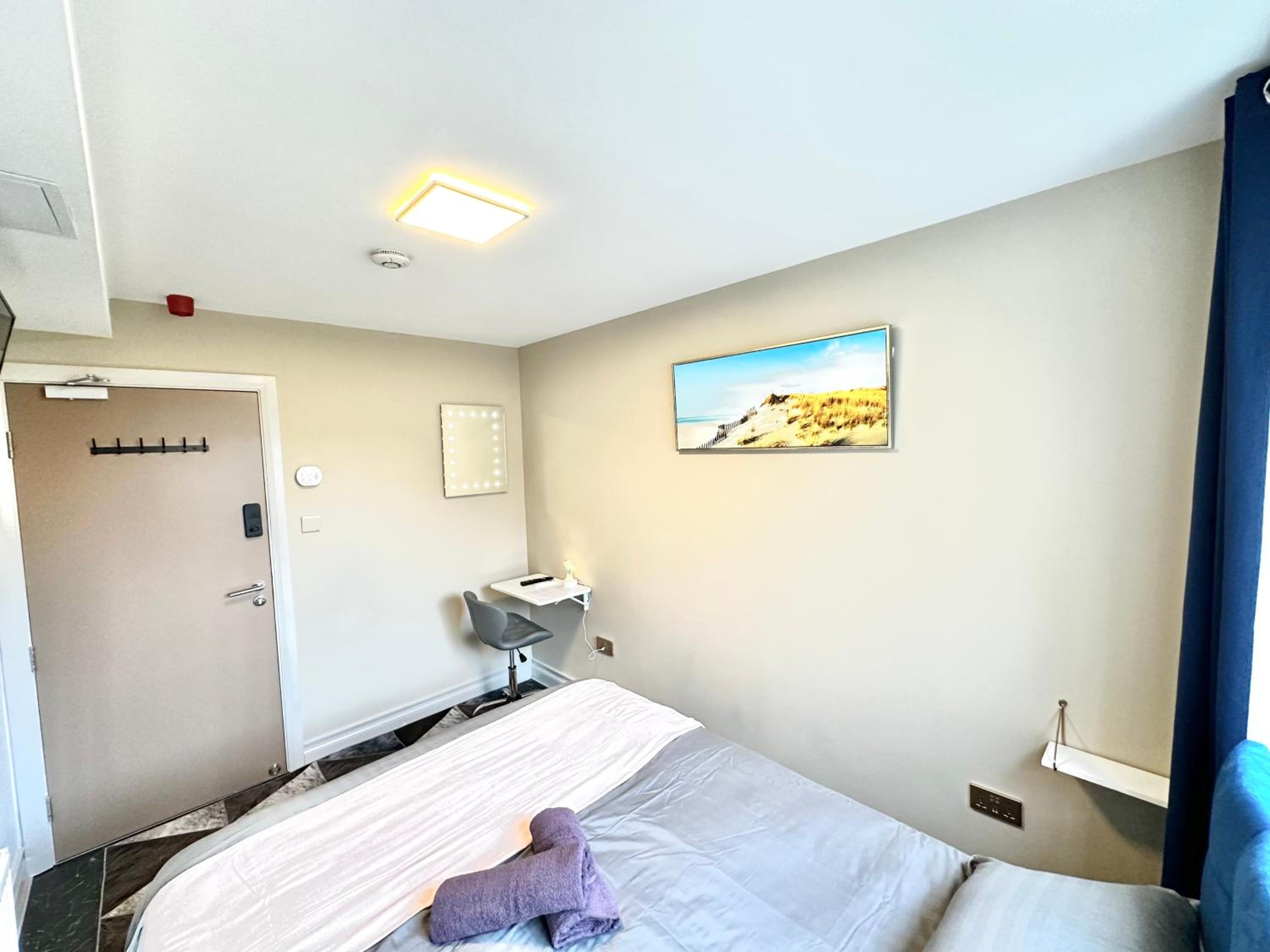 Stylish 2-Bedroom Modern Apt, 15-mins to Airport, DCU, City Centre