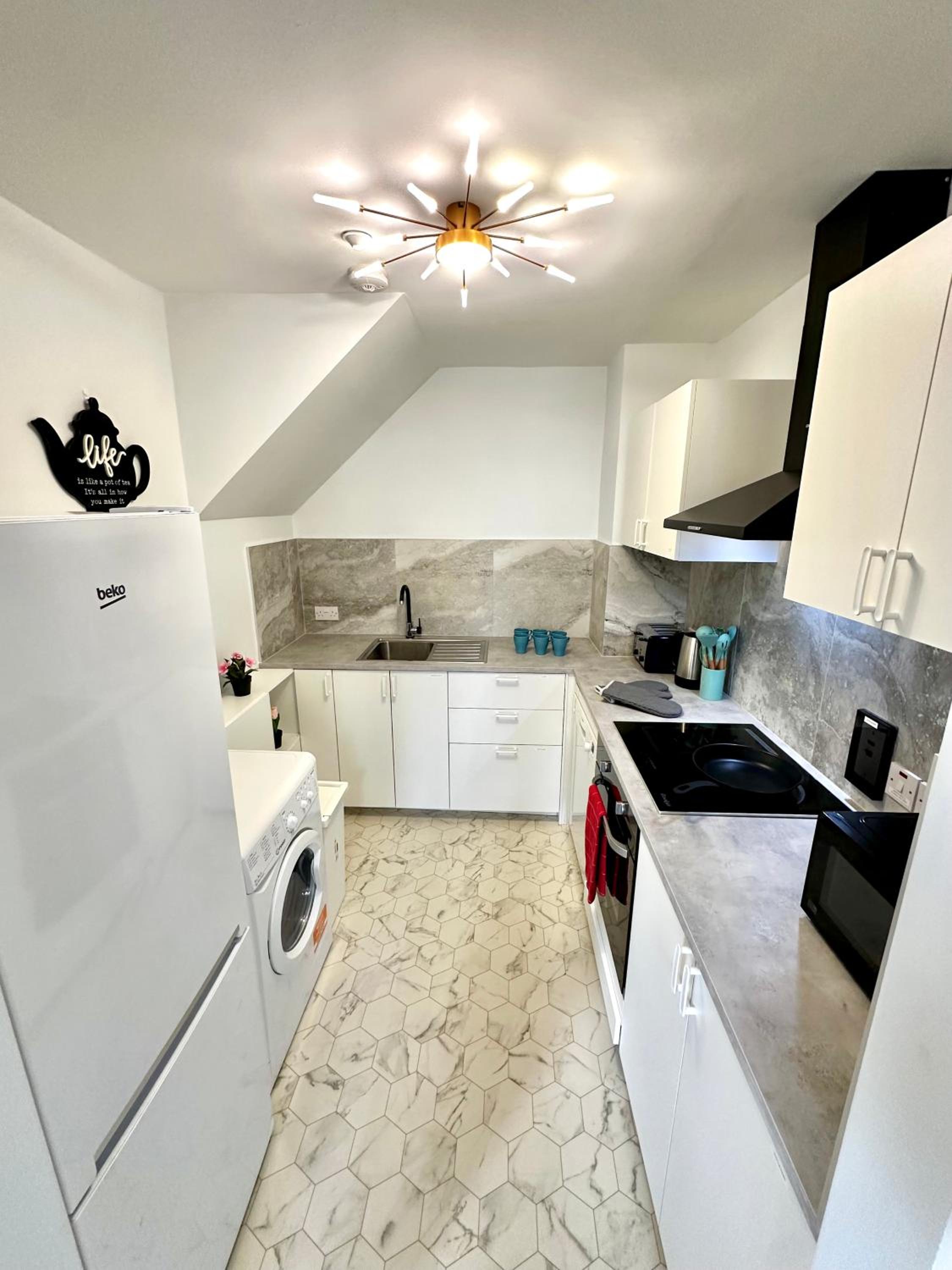 Stylish 2-Bedroom Modern Apt, 15-mins to Airport, DCU, City Centre