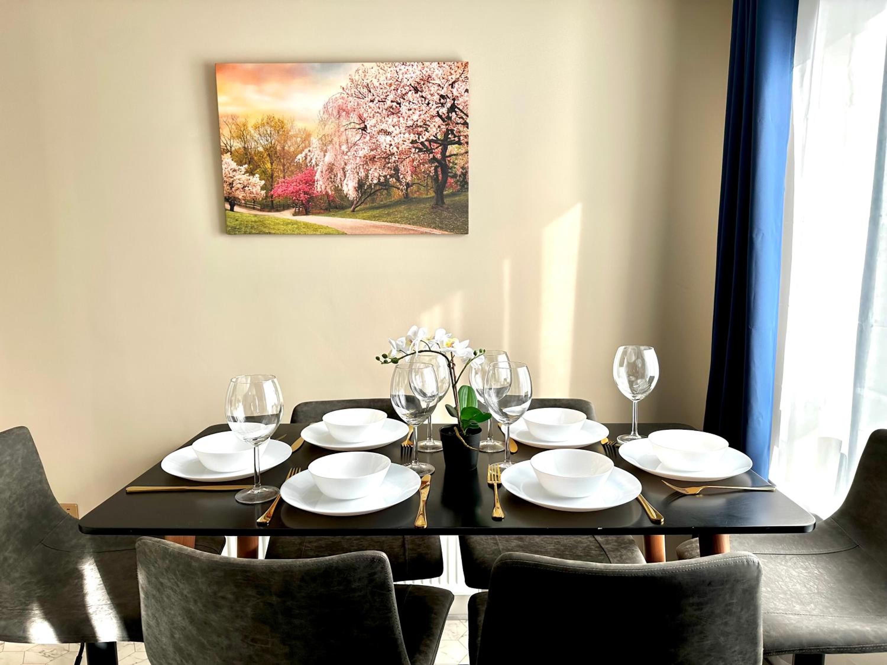 Stylish 2-Bedroom Modern Apt, 15-mins to Airport, DCU, City Centre