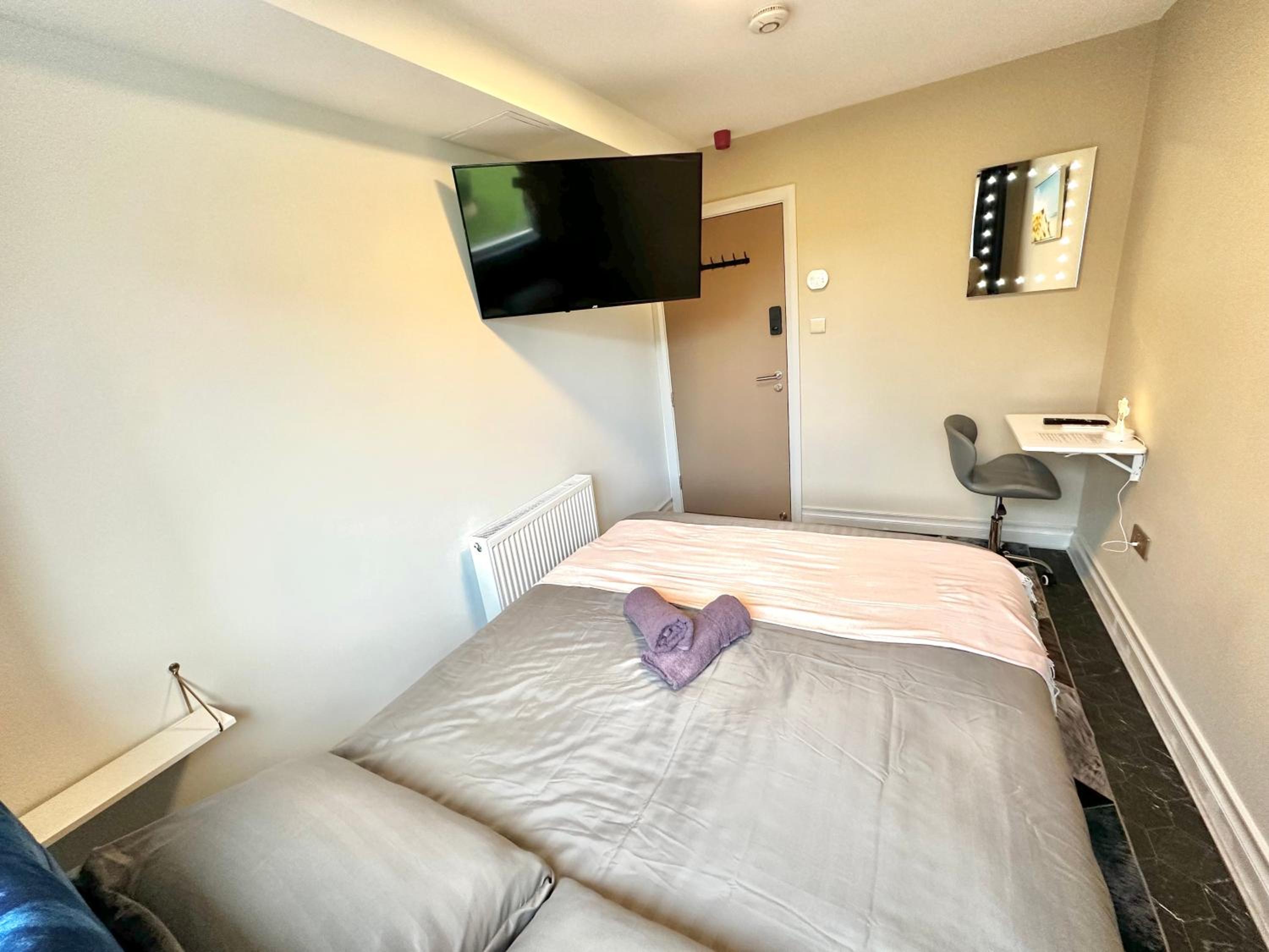 Stylish 2-Bedroom Modern Apt, 15-mins to Airport, DCU, City Centre
