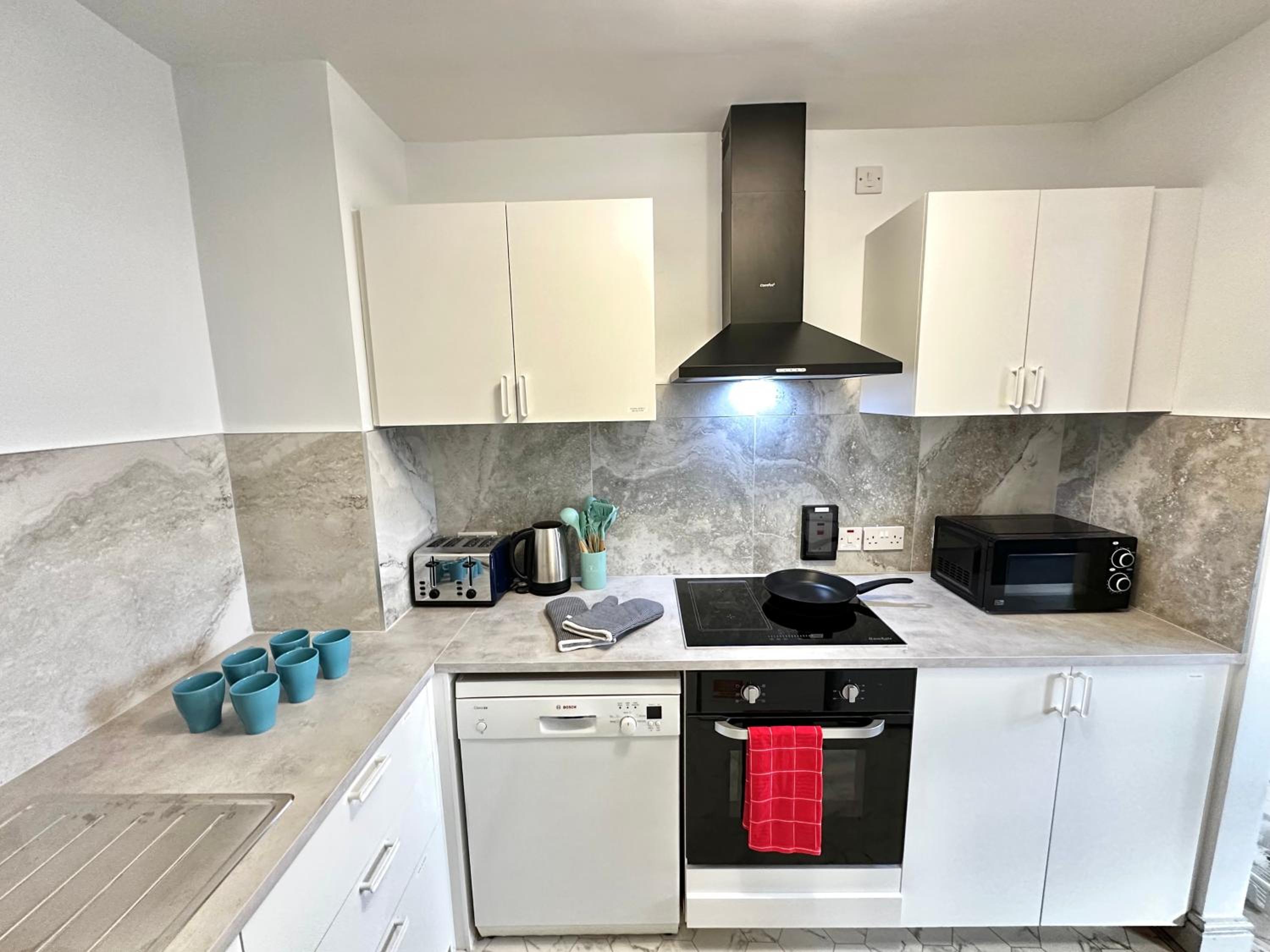 Stylish 2-Bedroom Modern Apt, 15-mins to Airport, DCU, City Centre