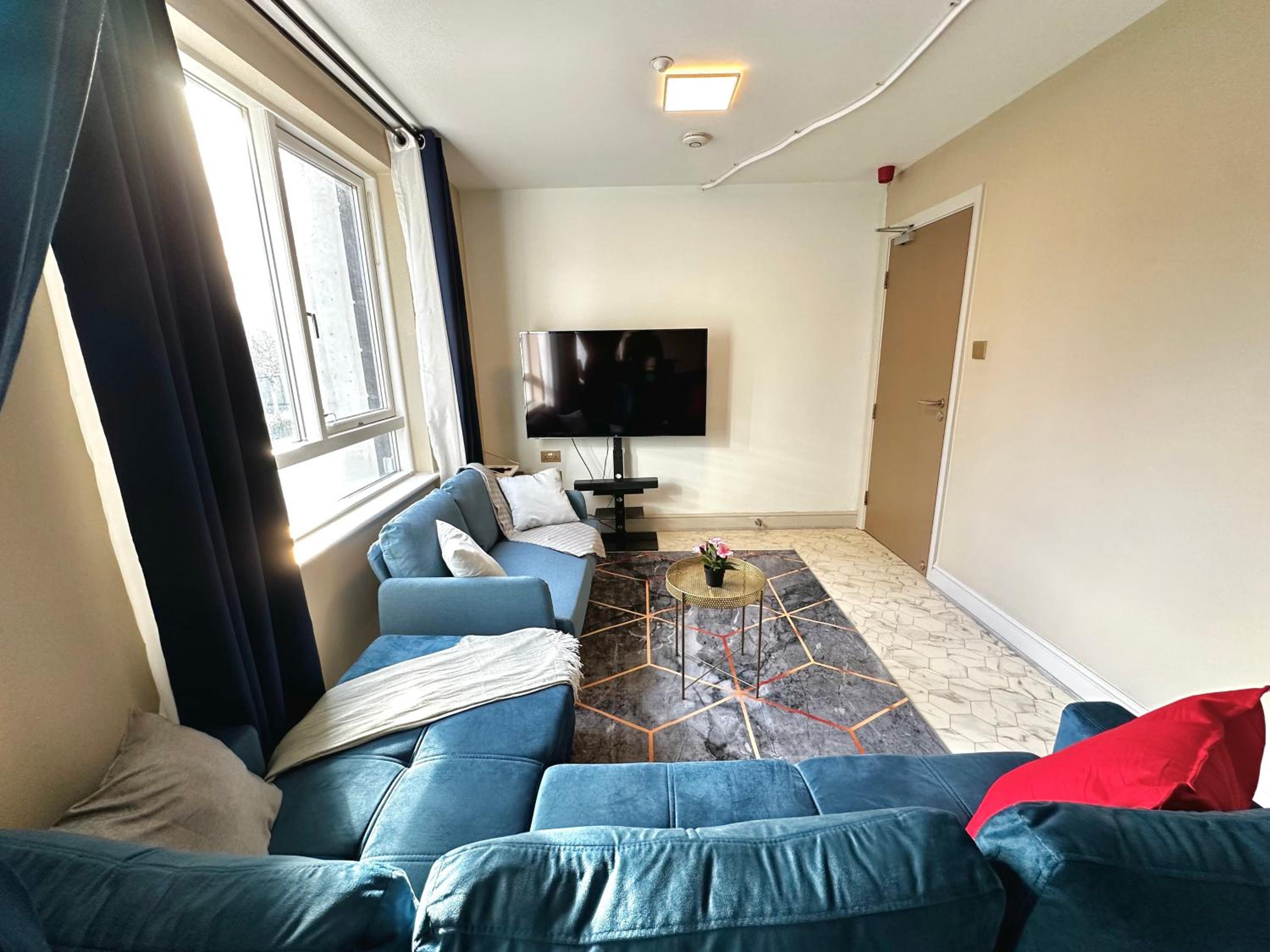 Stylish 2-Bedroom Modern Apt, 15-mins to Airport, DCU, City Centre