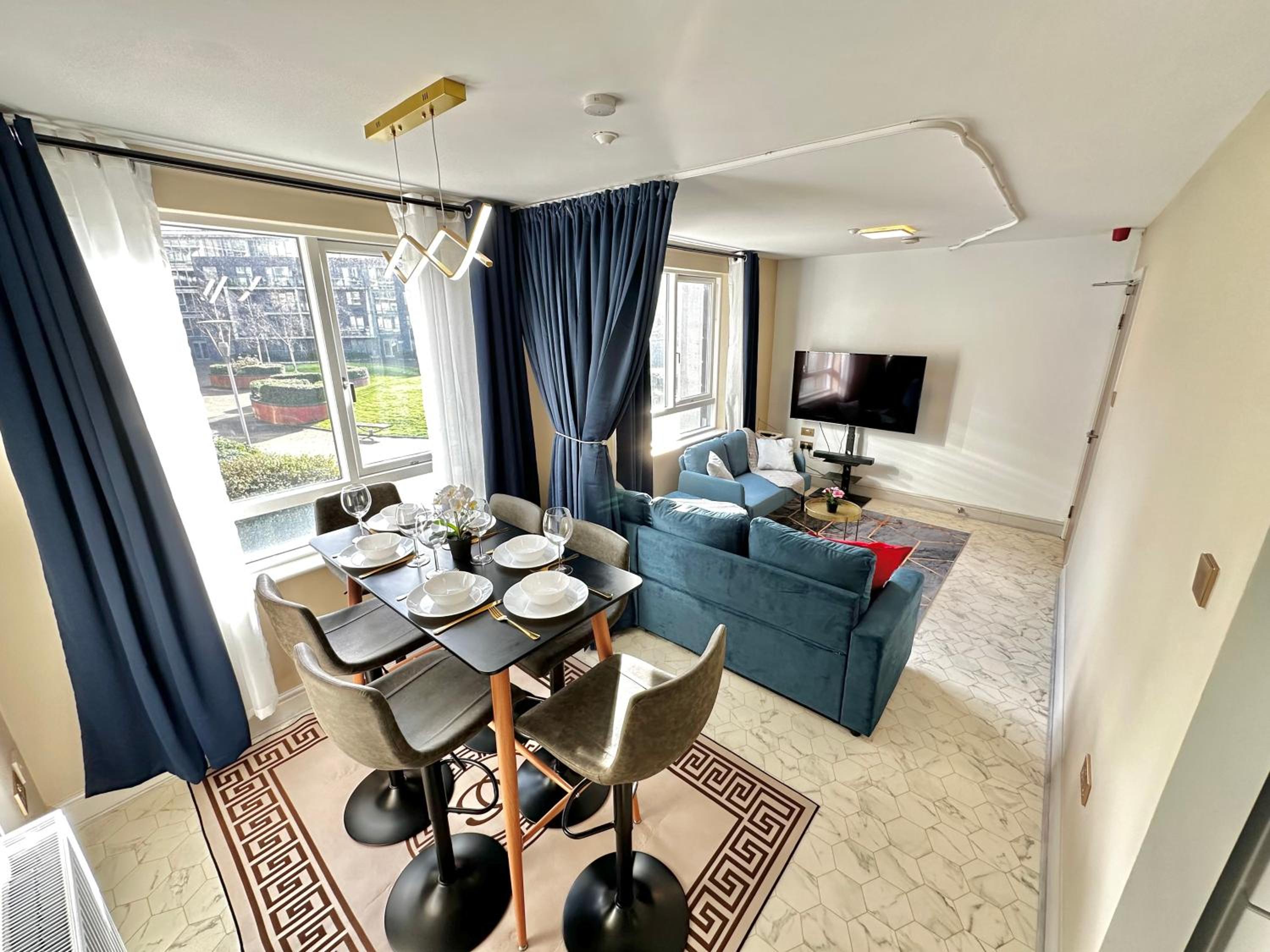 Stylish 2-Bedroom Modern Apt, 15-mins to Airport, DCU, City Centre
