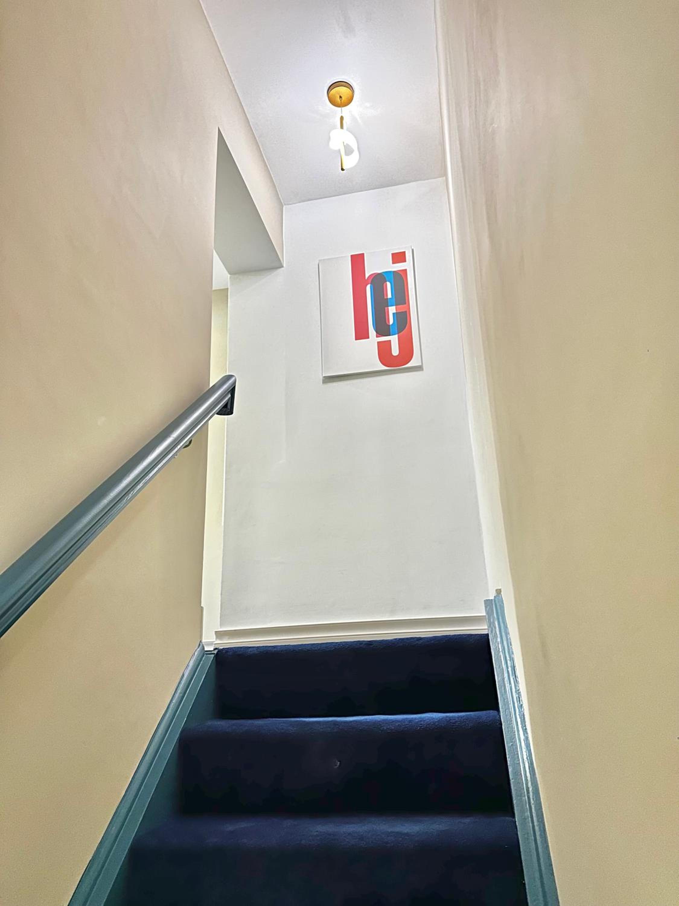 Stylish 2-Bedroom Modern Apt, 15-mins to Airport, DCU, City Centre