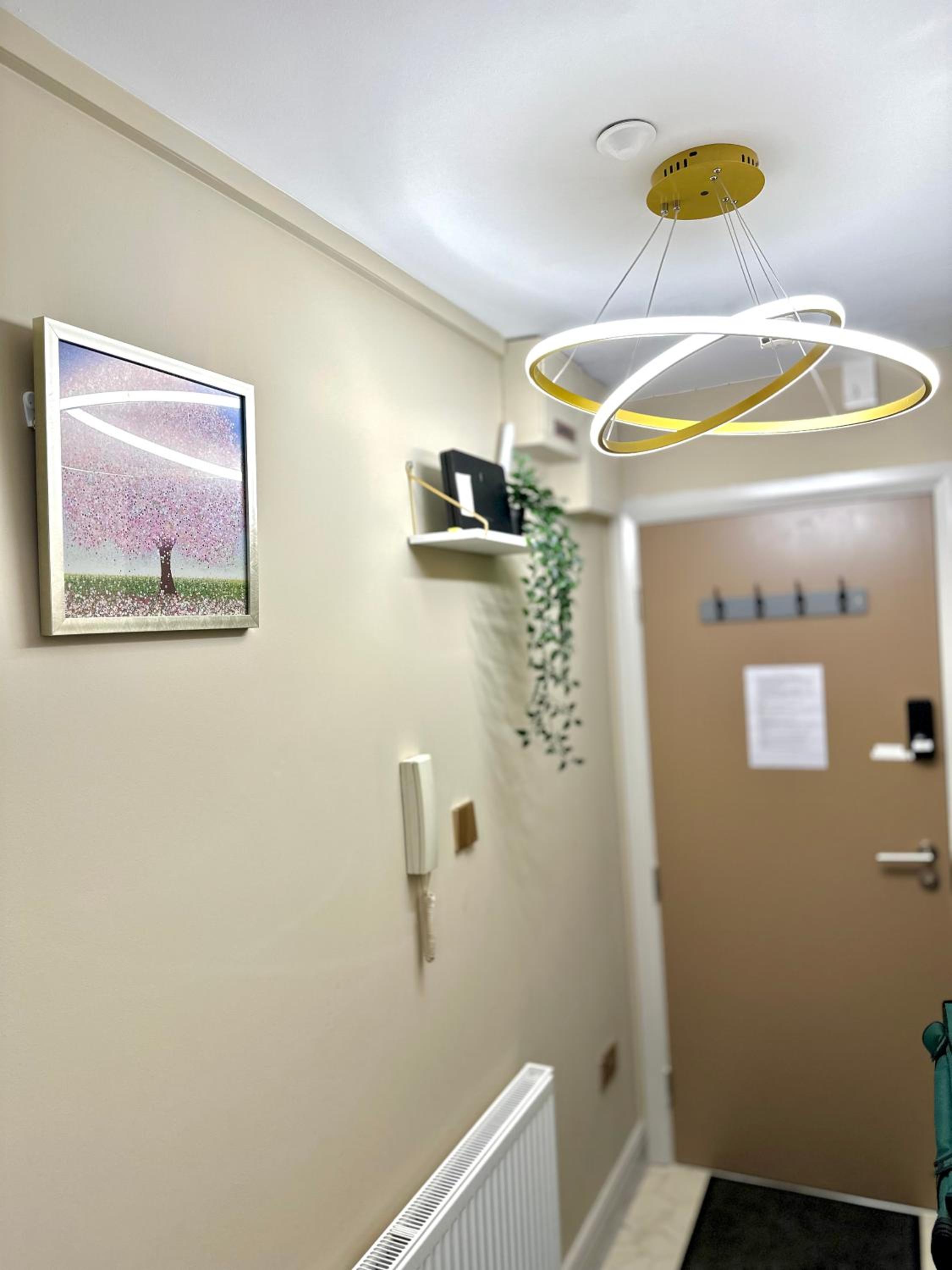 Stylish 2-Bedroom Modern Apt, 15-mins to Airport, DCU, City Centre