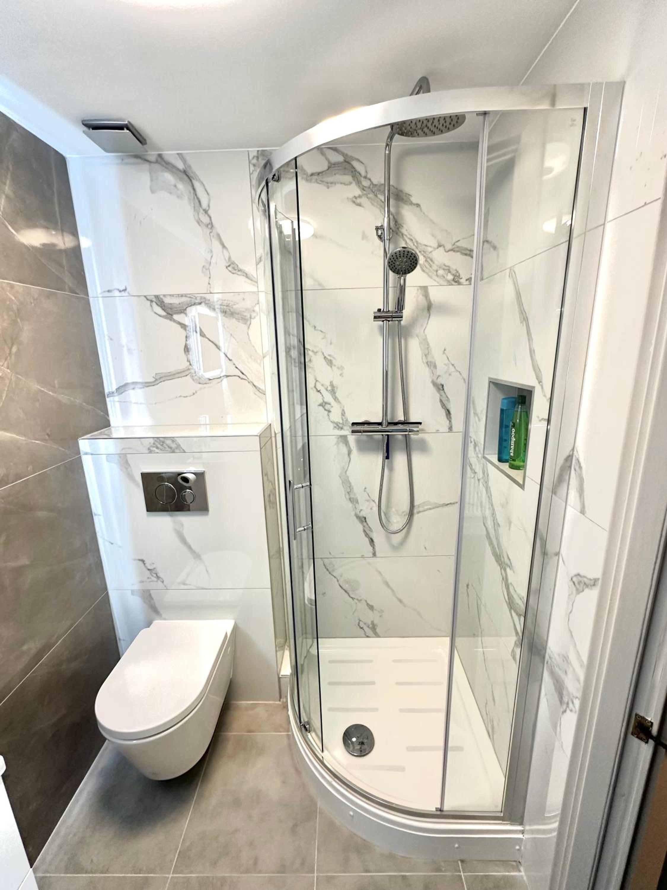 Stylish 2-Bedroom Modern Apt, 15-mins to Airport, DCU, City Centre
