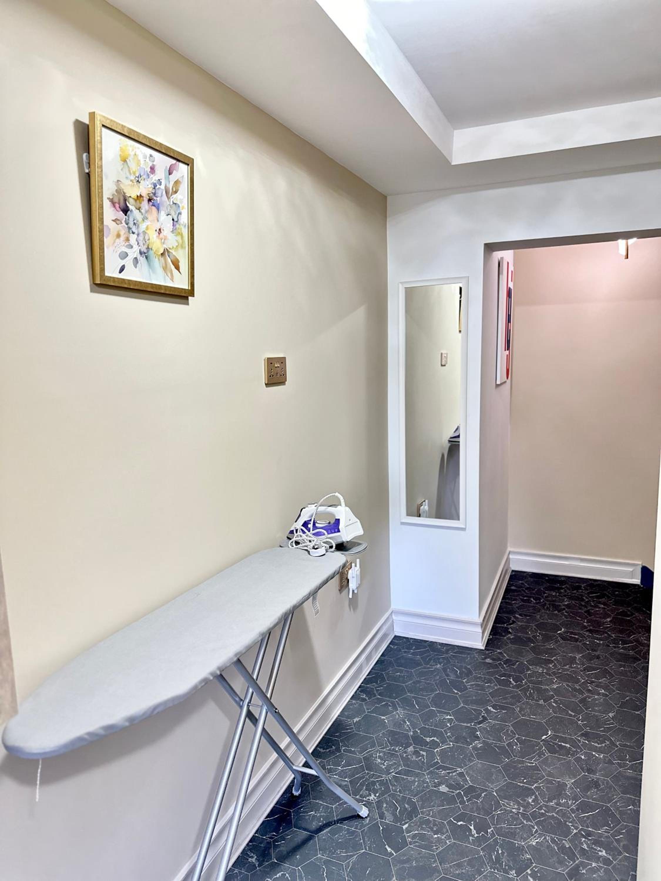 Stylish 2-Bedroom Modern Apt, 15-mins to Airport, DCU, City Centre