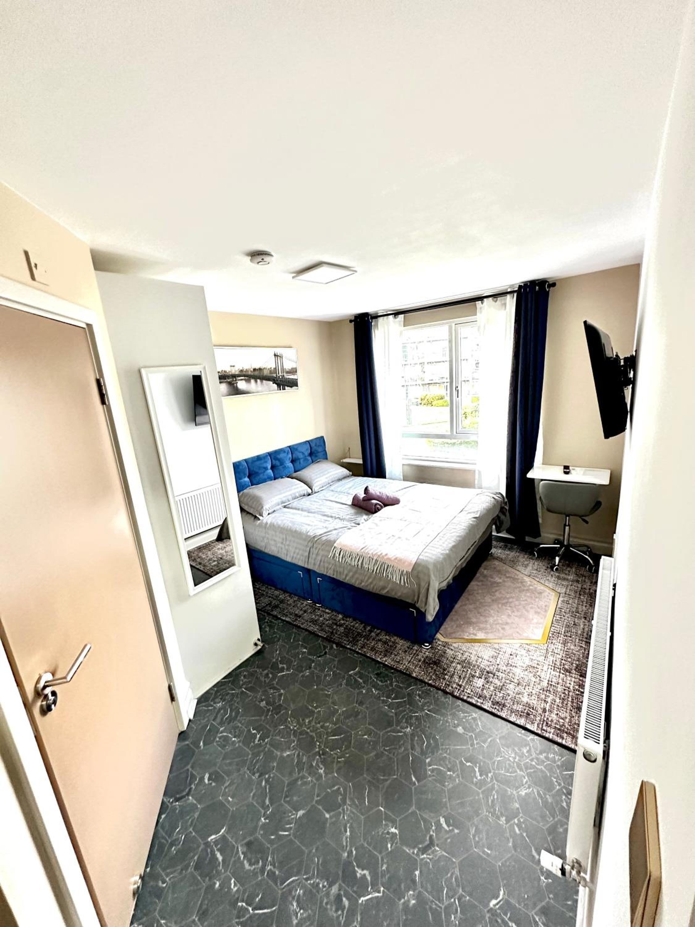 Stylish 2-Bedroom Modern Apt, 15-mins to Airport, DCU, City Centre