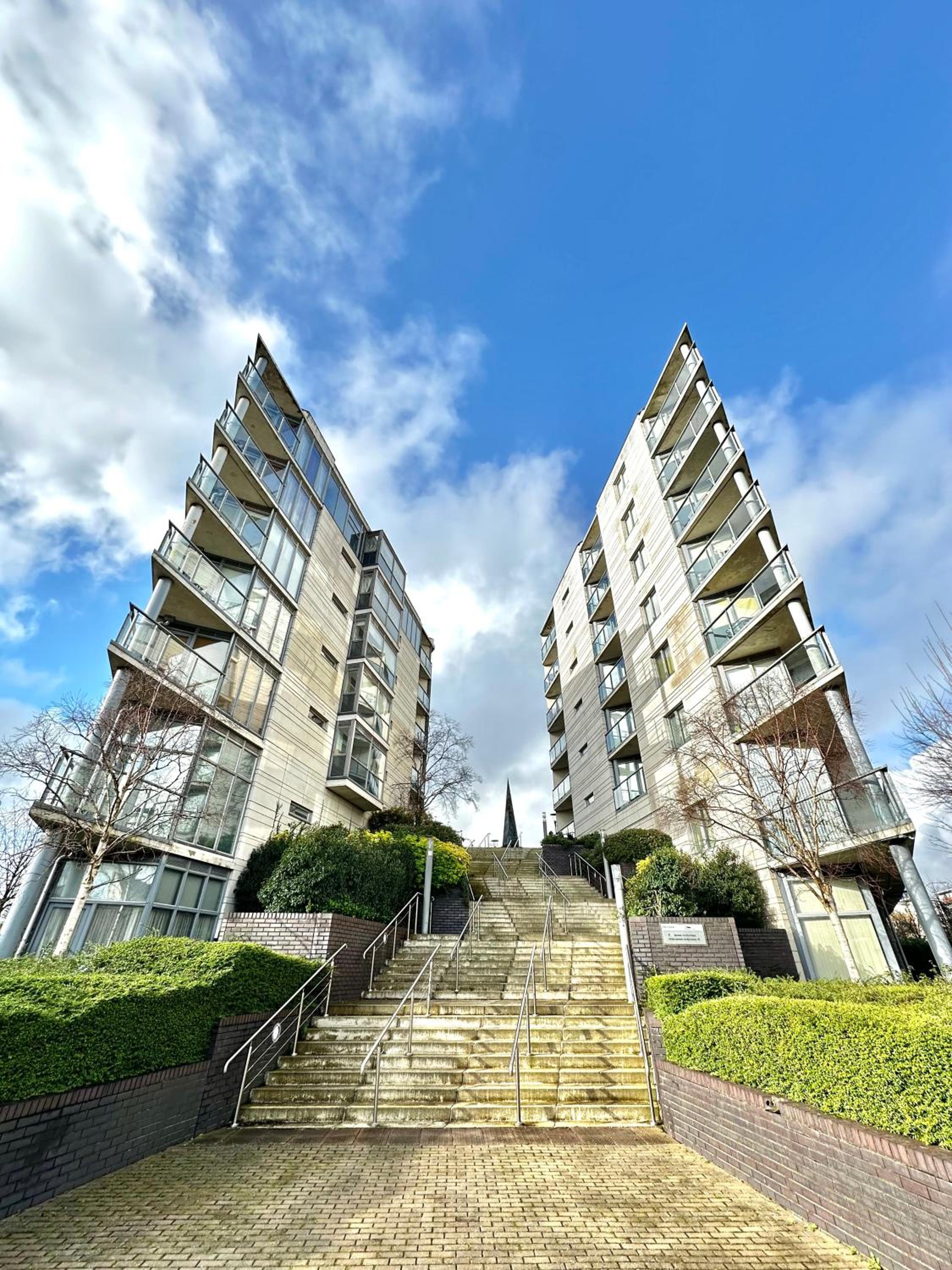 Stylish 2-Bedroom Modern Apt, 15-mins to Airport, DCU, City Centre